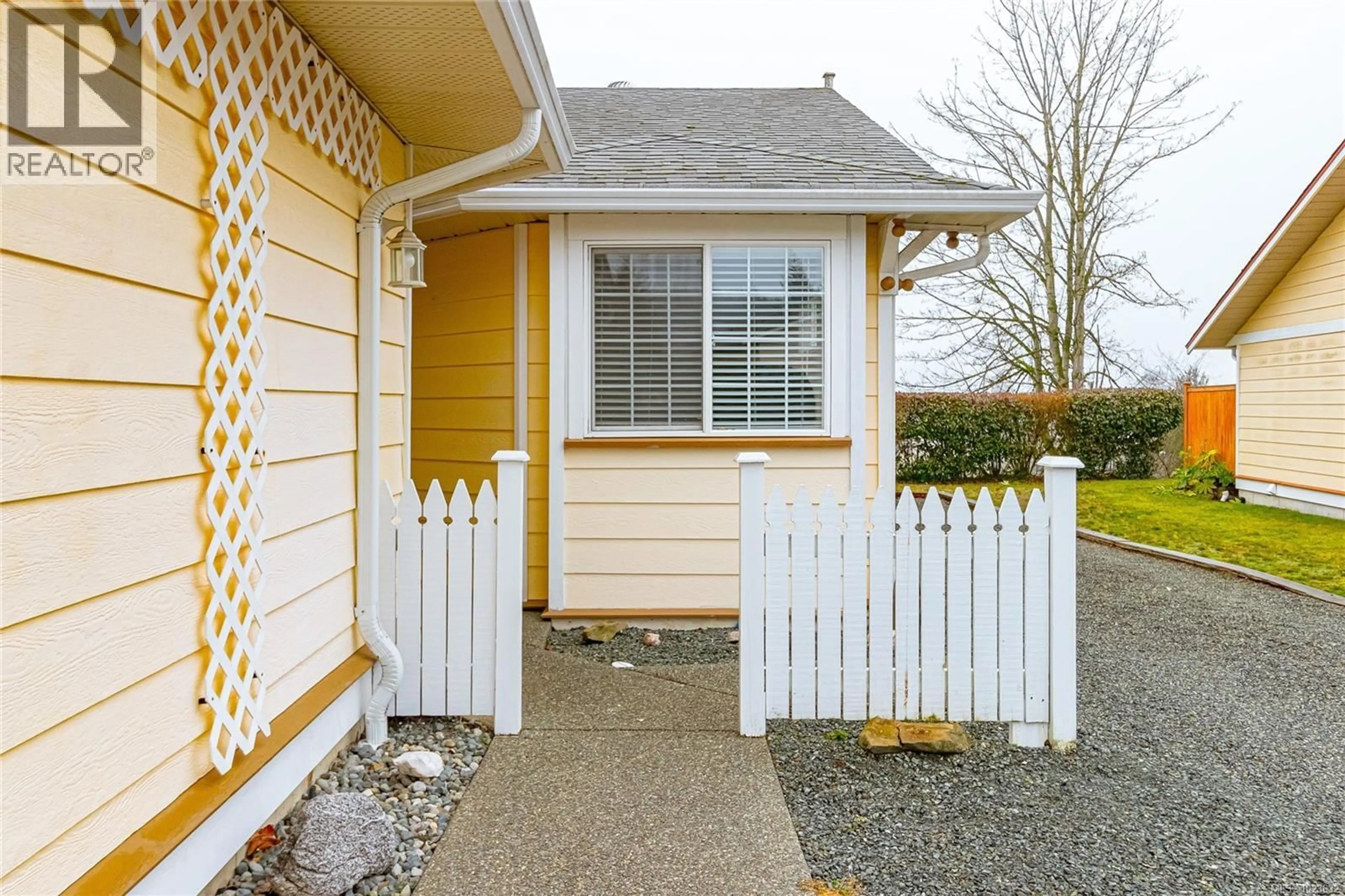 Home with vinyl exterior material, street for 16 - 9933 CHEMAINUS ROAD, Chemainus British Columbia V0R1K0