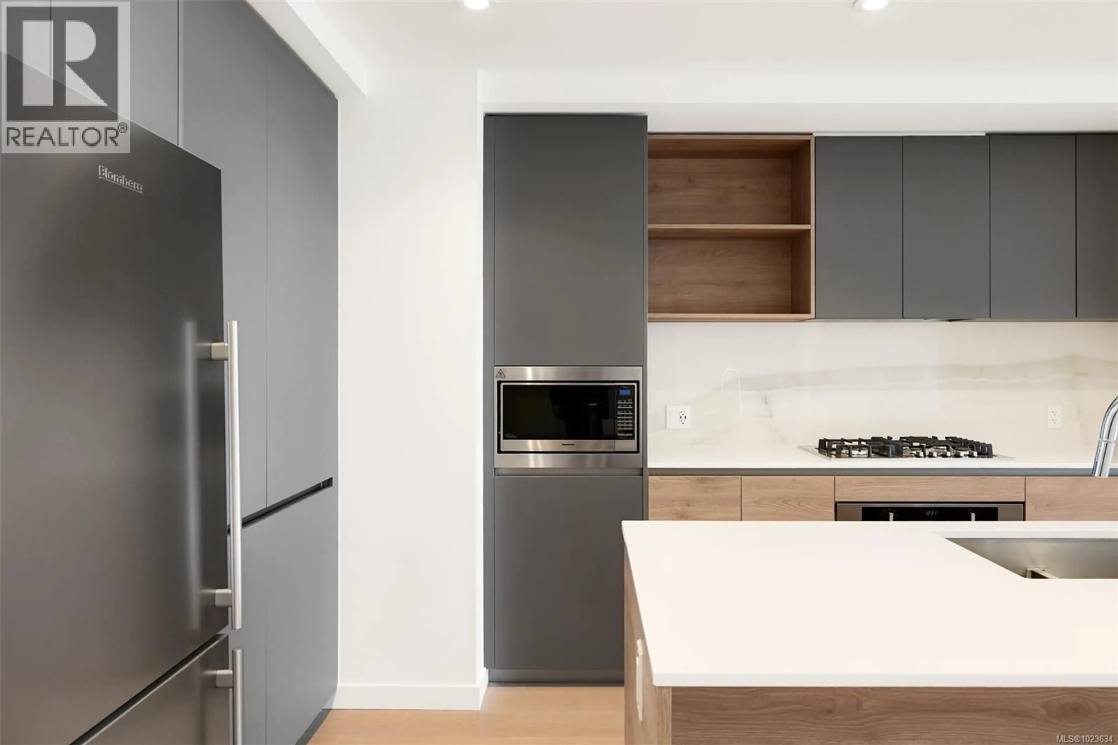 Unknown for 207 - 363 TYEE ROAD, Victoria British Columbia V9A0B5