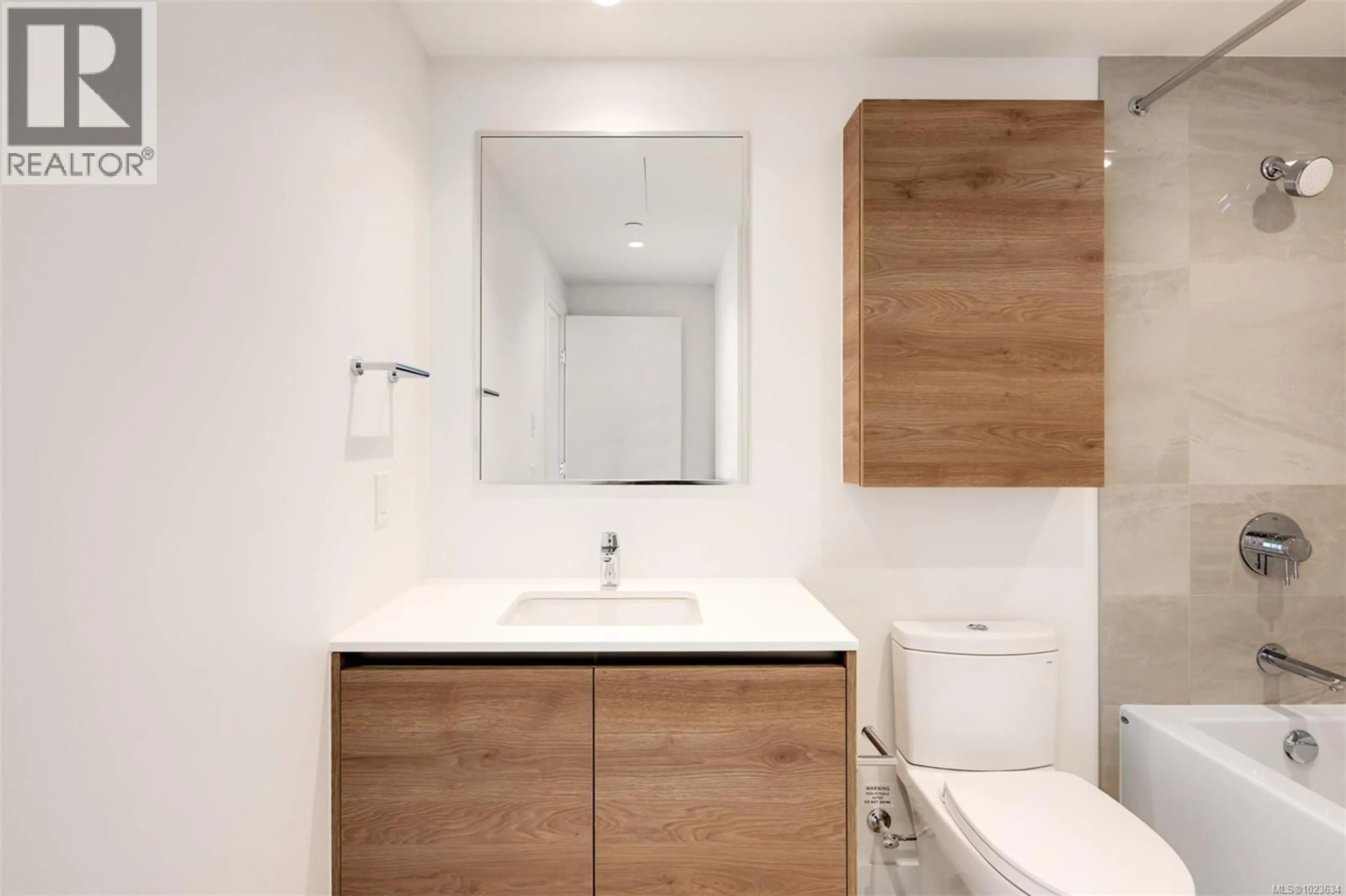 Standard bathroom, unknown for 207 - 363 TYEE ROAD, Victoria British Columbia V9A0B5
