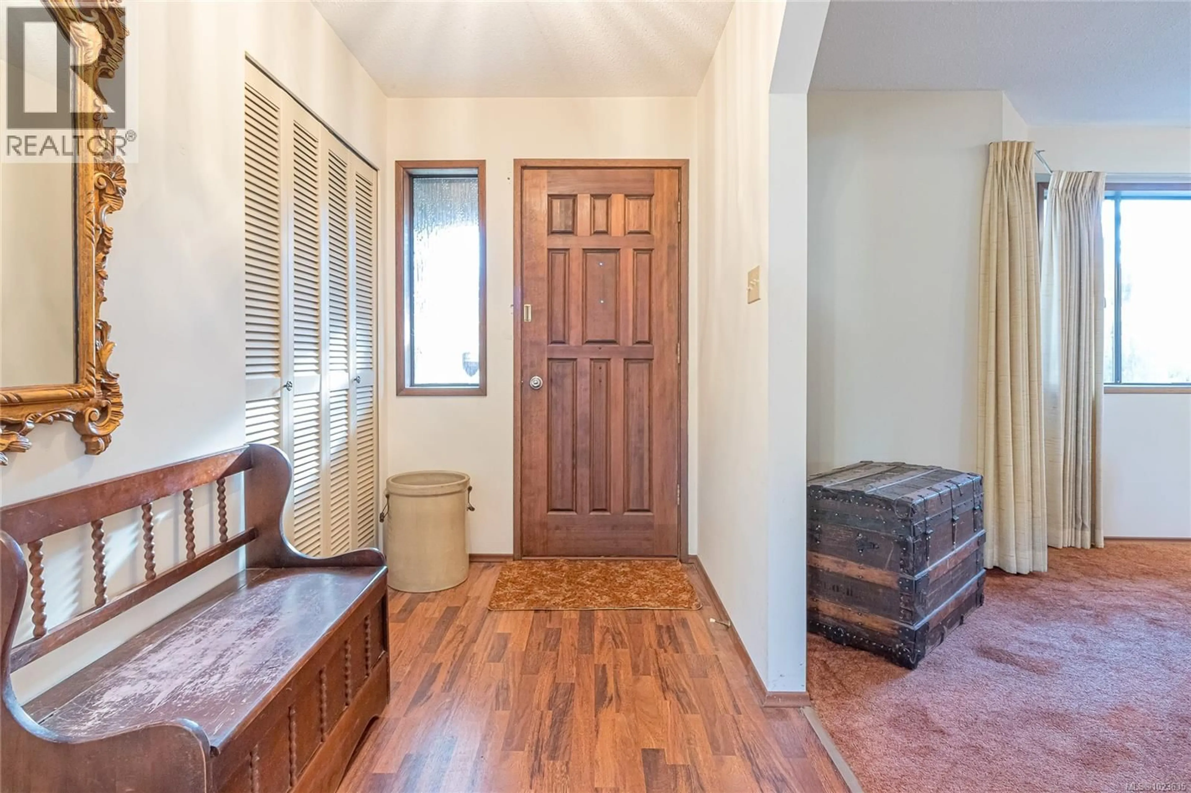 Indoor entryway for 637 TAMARACK DRIVE, Qualicum Beach British Columbia V9K1A8