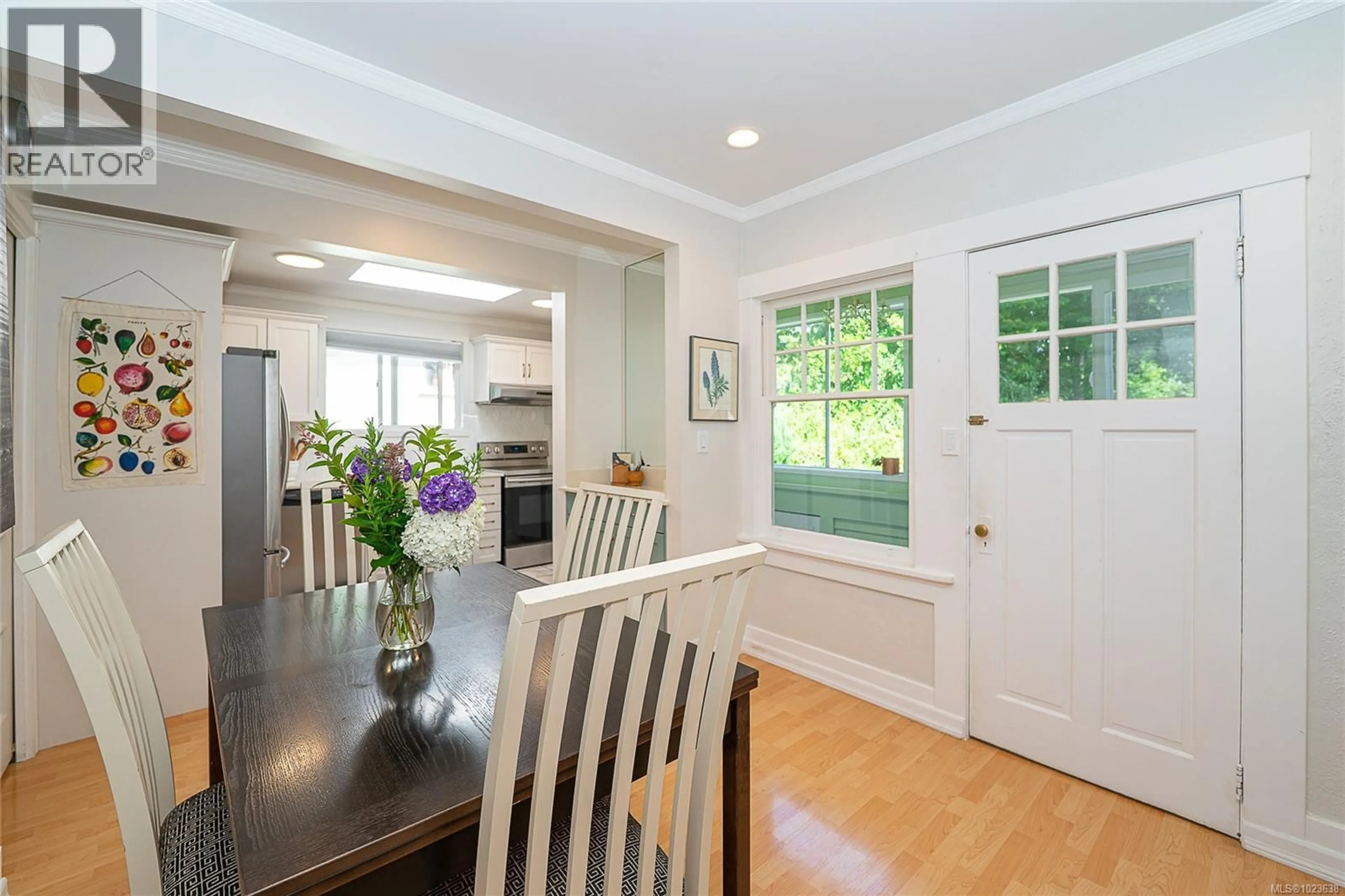 Dining room, wood/laminate floor for 3275 WASCANA STREET, Saanich British Columbia V8Z3T7