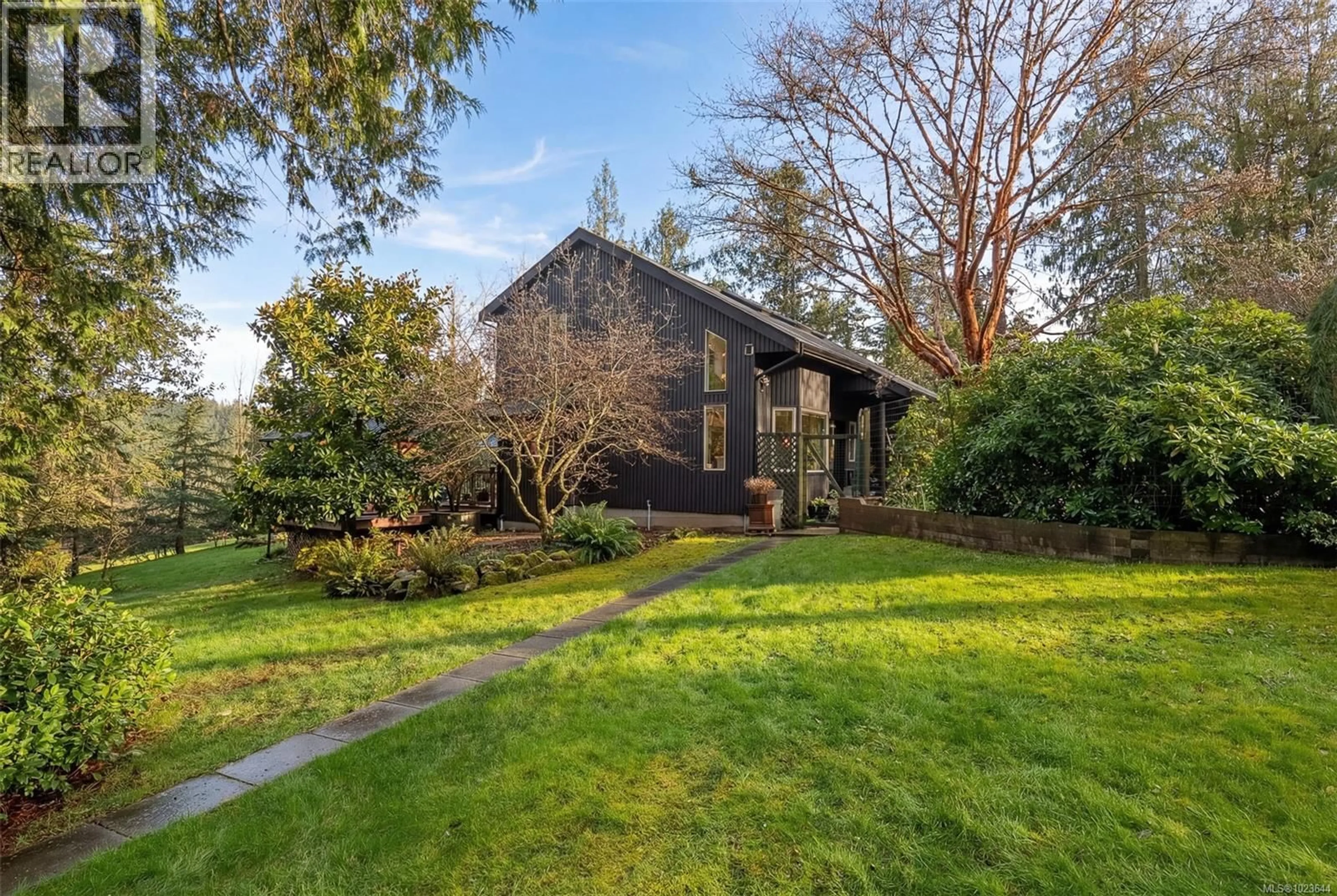 A pic from outside/outdoor area/front of a property/back of a property/a pic from drone, unknown for 11007 CEDAR LANE, North Saanich British Columbia V8L5R1