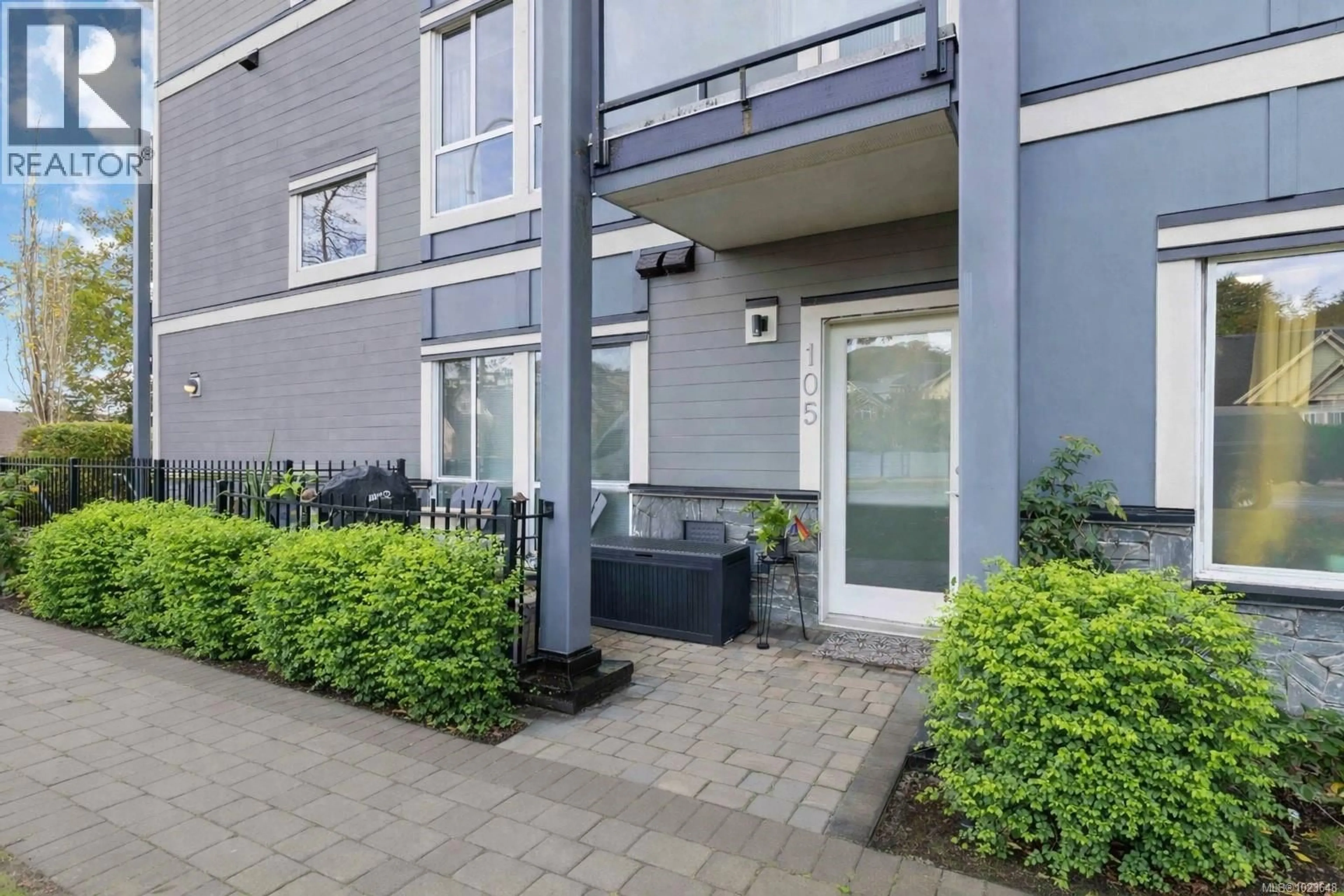 Patio, street for 105 - 4050 DOUGLAS STREET, Saanich British Columbia V8X0A5