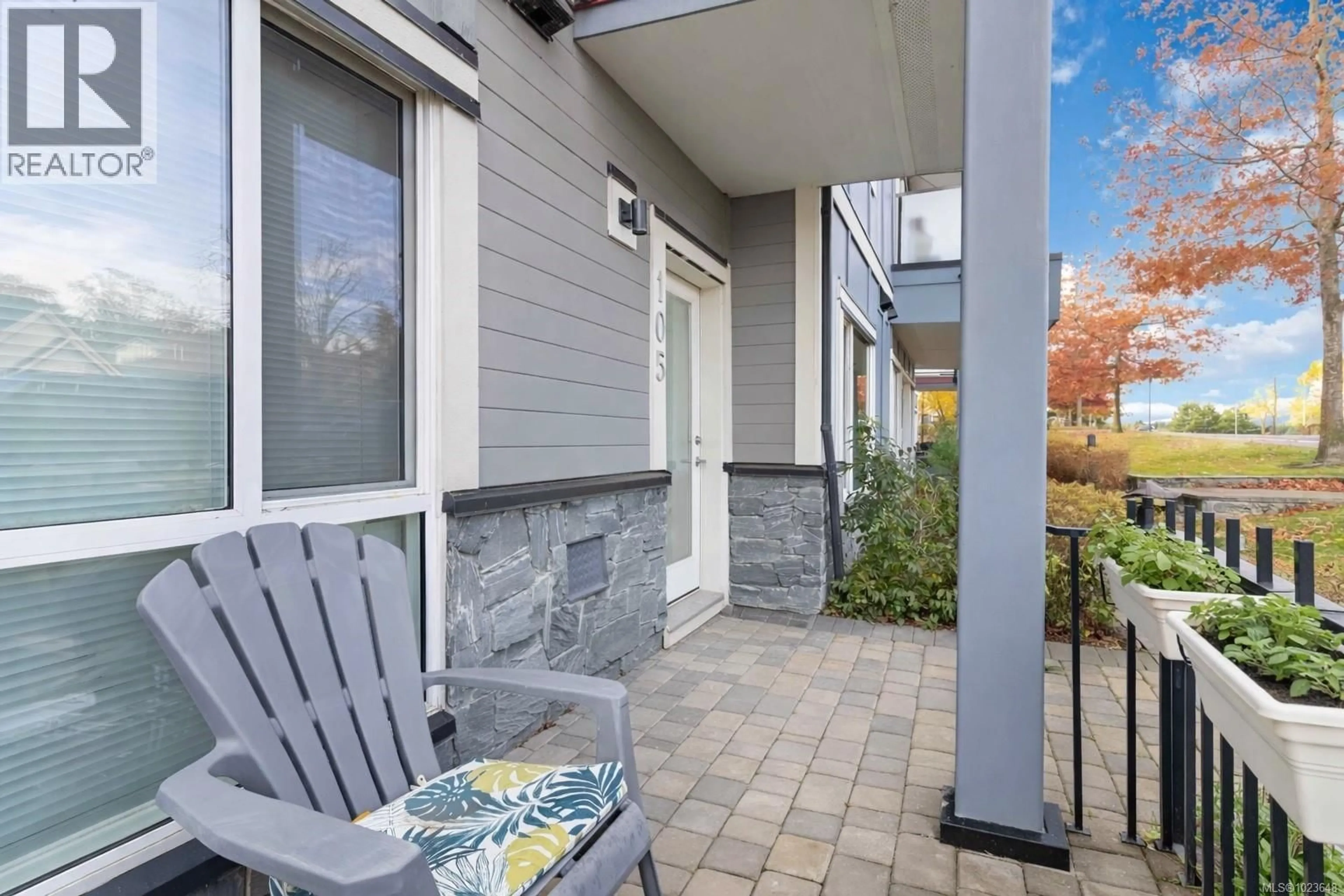 Patio, street for 105 - 4050 DOUGLAS STREET, Saanich British Columbia V8X0A5