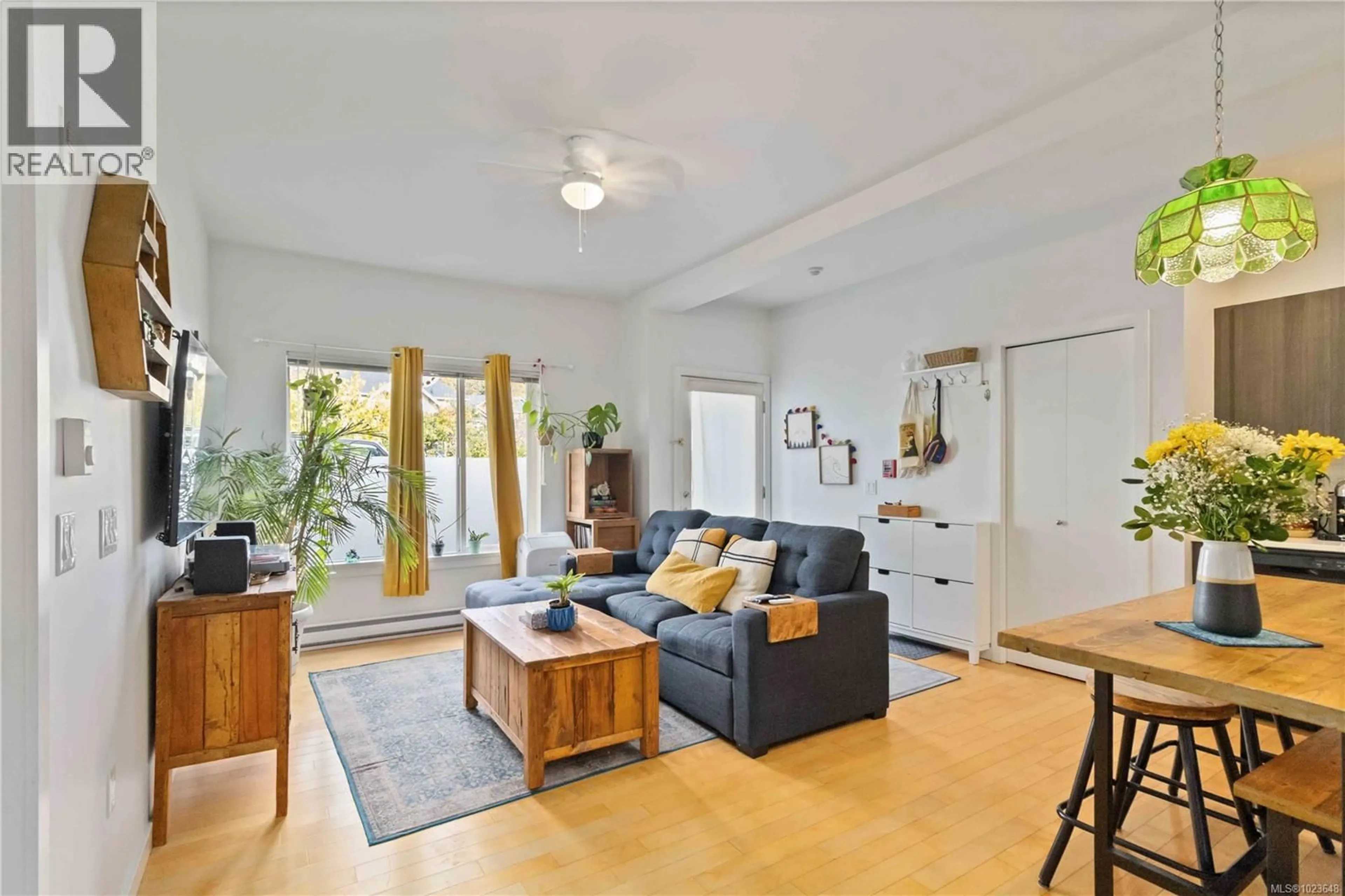 Living room with furniture, unknown for 105 - 4050 DOUGLAS STREET, Saanich British Columbia V8X0A5