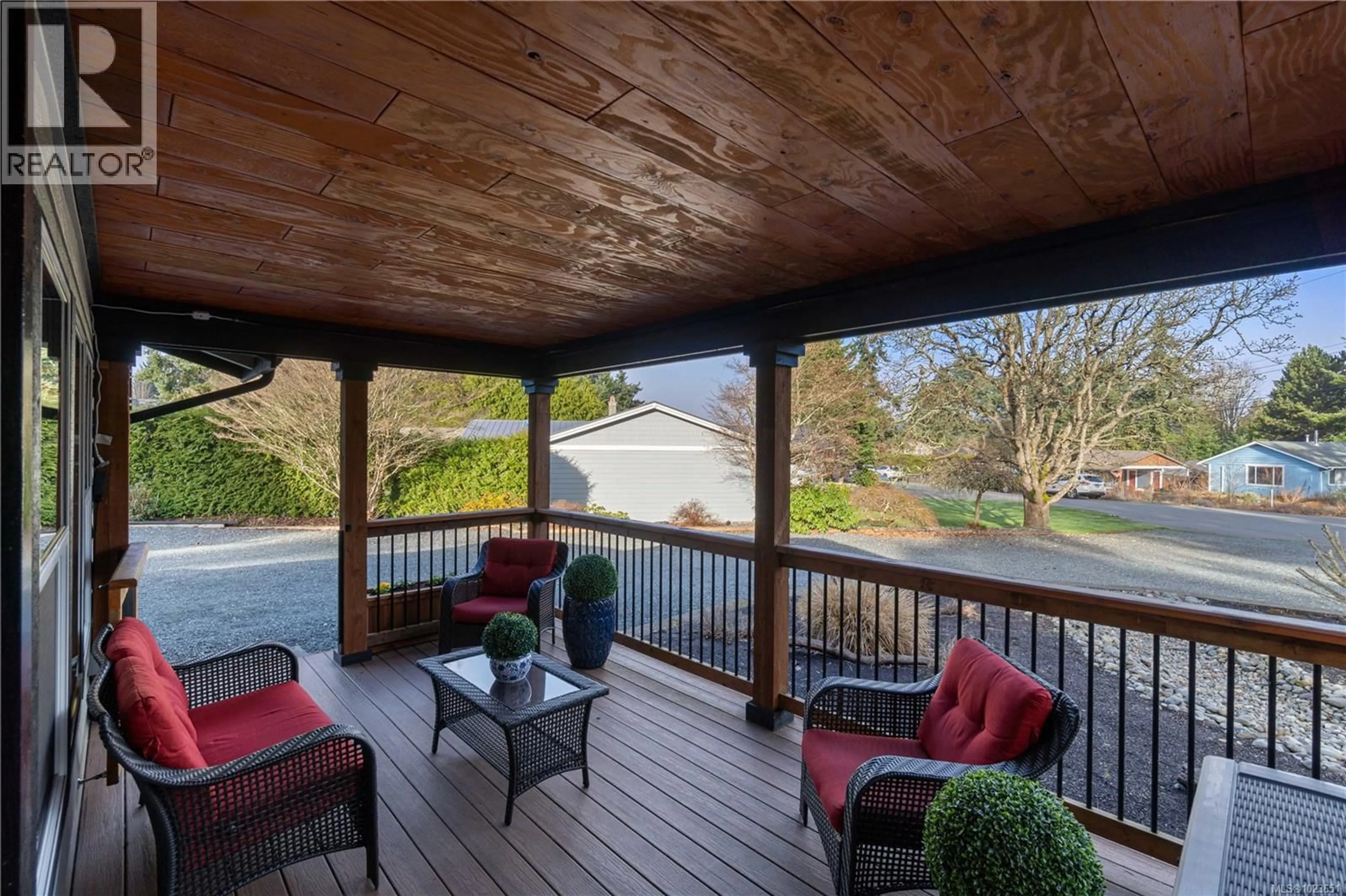 Patio, water/lake/river/ocean view for 674 HAWTHORNE RISE, Parksville British Columbia V9P2A1