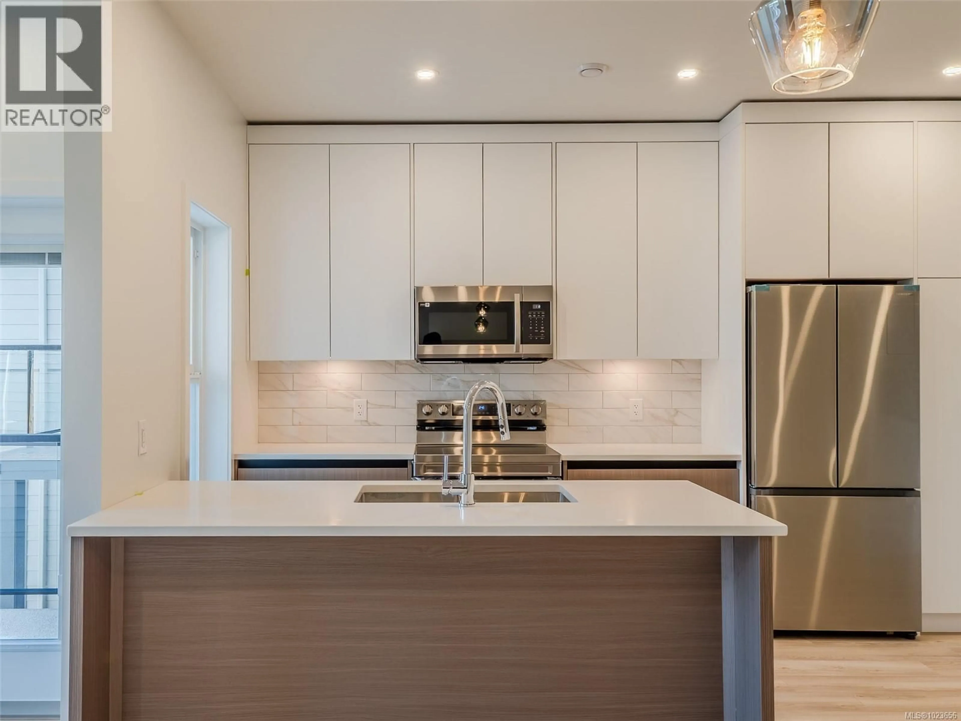 Contemporary kitchen, unknown for 1525 MARBAN ROAD, Nanaimo British Columbia V9X1A1