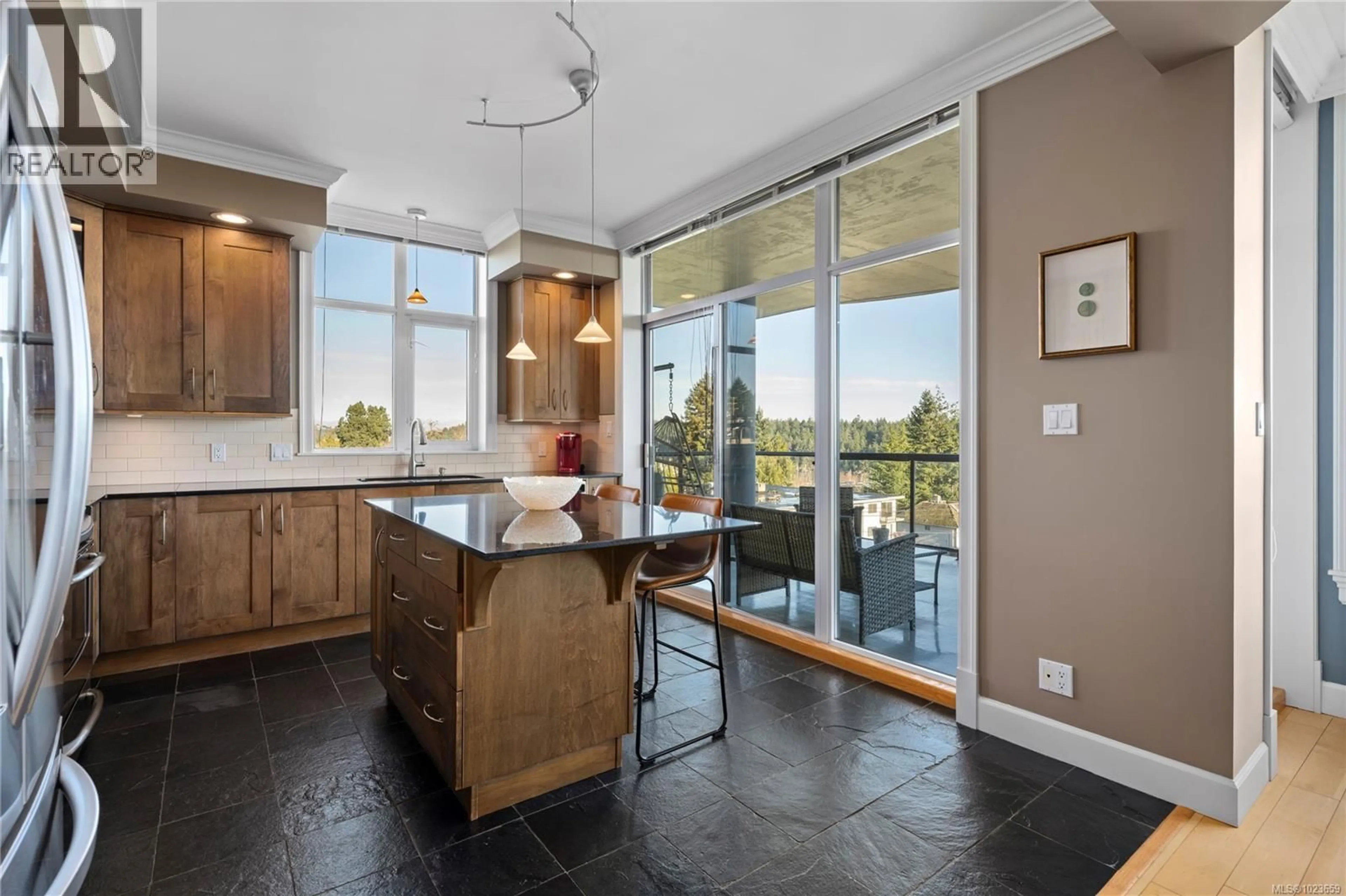 Contemporary kitchen, ceramic/tile floor for 401 - 225 ROSEHILL STREET, Nanaimo British Columbia V9S1E1