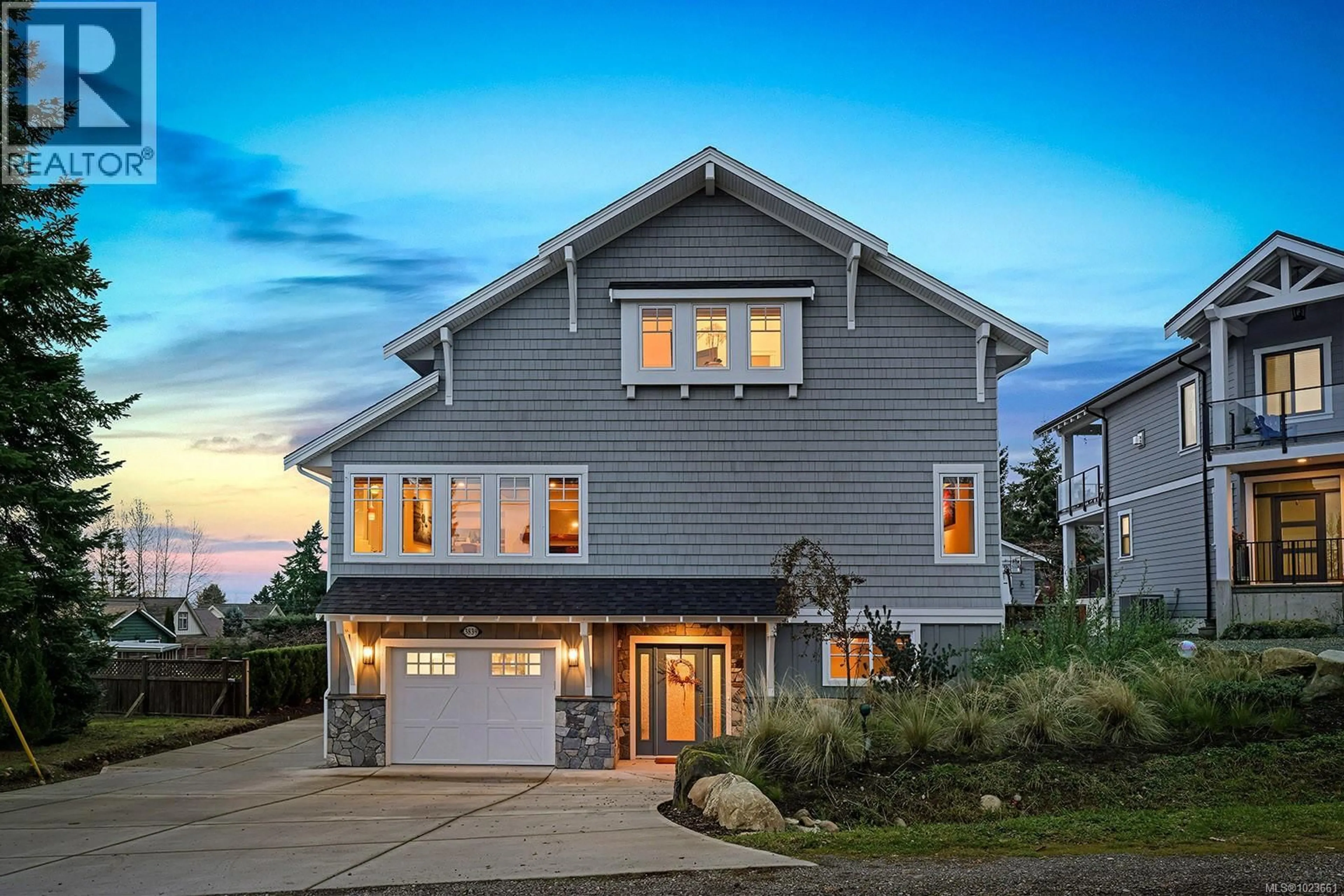 Home with vinyl exterior material, unknown for 3839/3841 ROSS AVENUE, Royston British Columbia V0R2V0