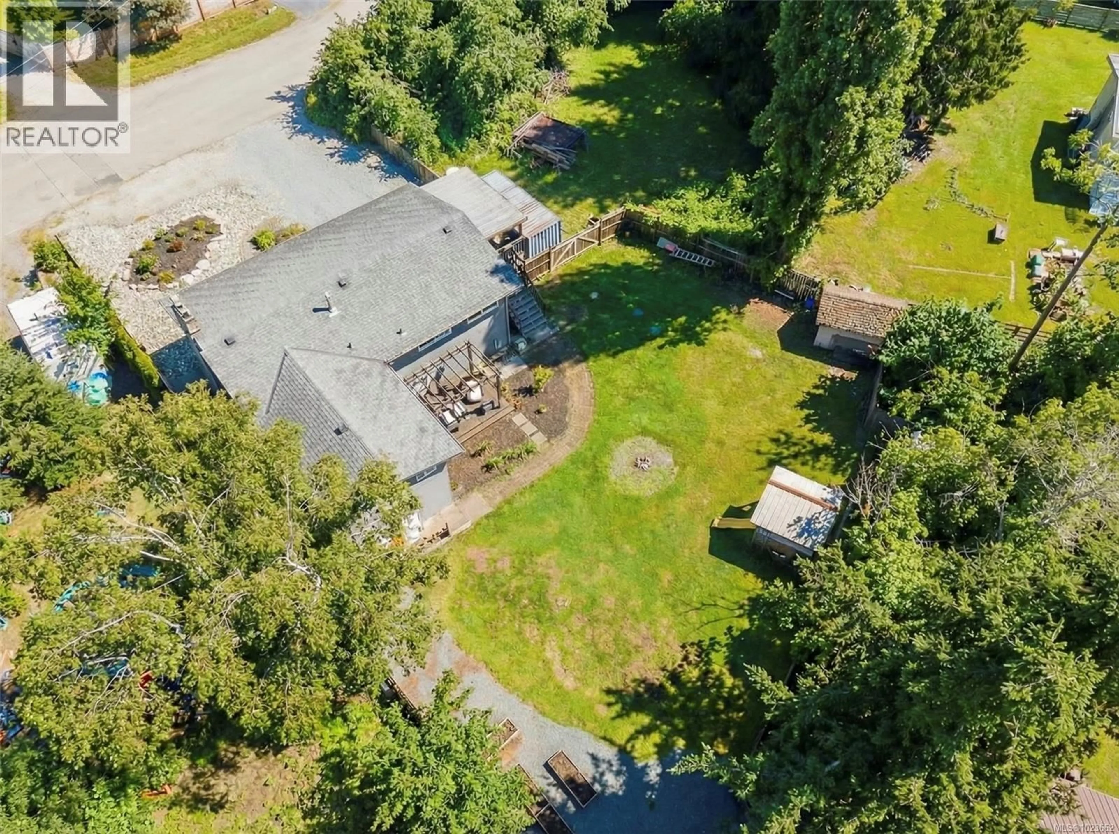 A pic from outside/outdoor area/front of a property/back of a property/a pic from drone, unknown for 3422 MARKHAM PLACE, Port Alberni British Columbia V9Y8T1