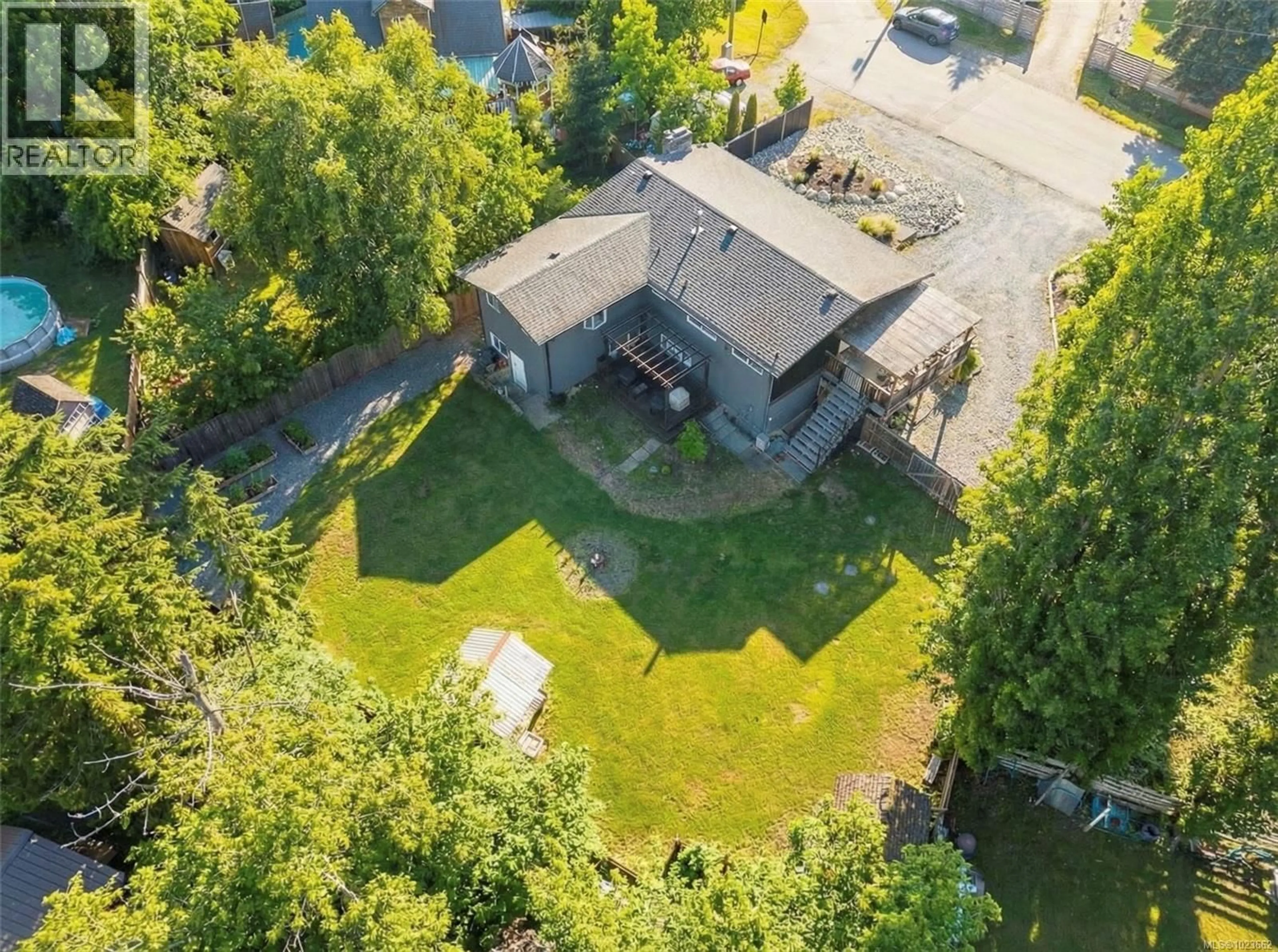 A pic from outside/outdoor area/front of a property/back of a property/a pic from drone, street for 3422 MARKHAM PLACE, Port Alberni British Columbia V9Y8T1