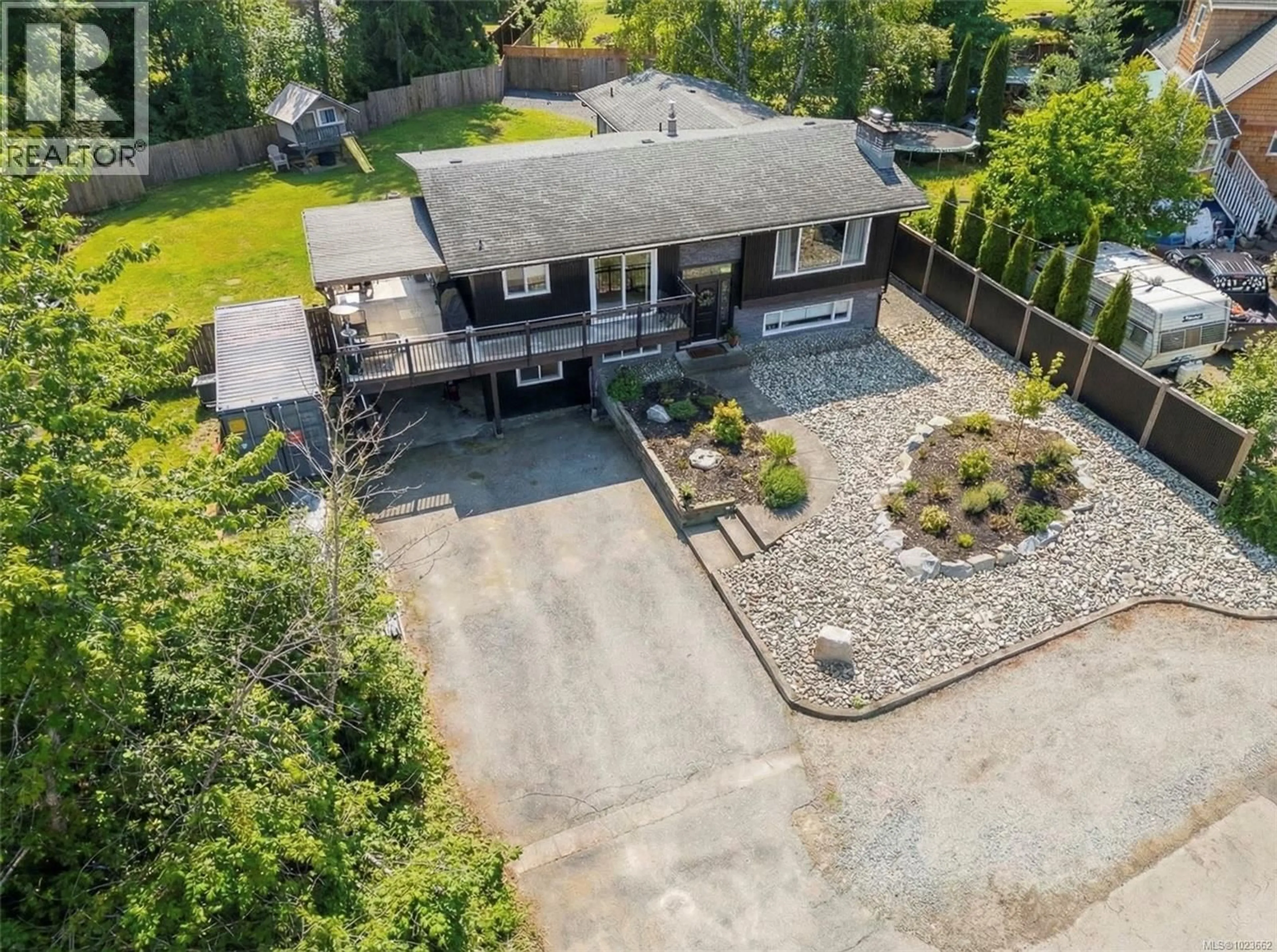 A pic from outside/outdoor area/front of a property/back of a property/a pic from drone, unknown for 3422 MARKHAM PLACE, Port Alberni British Columbia V9Y8T1