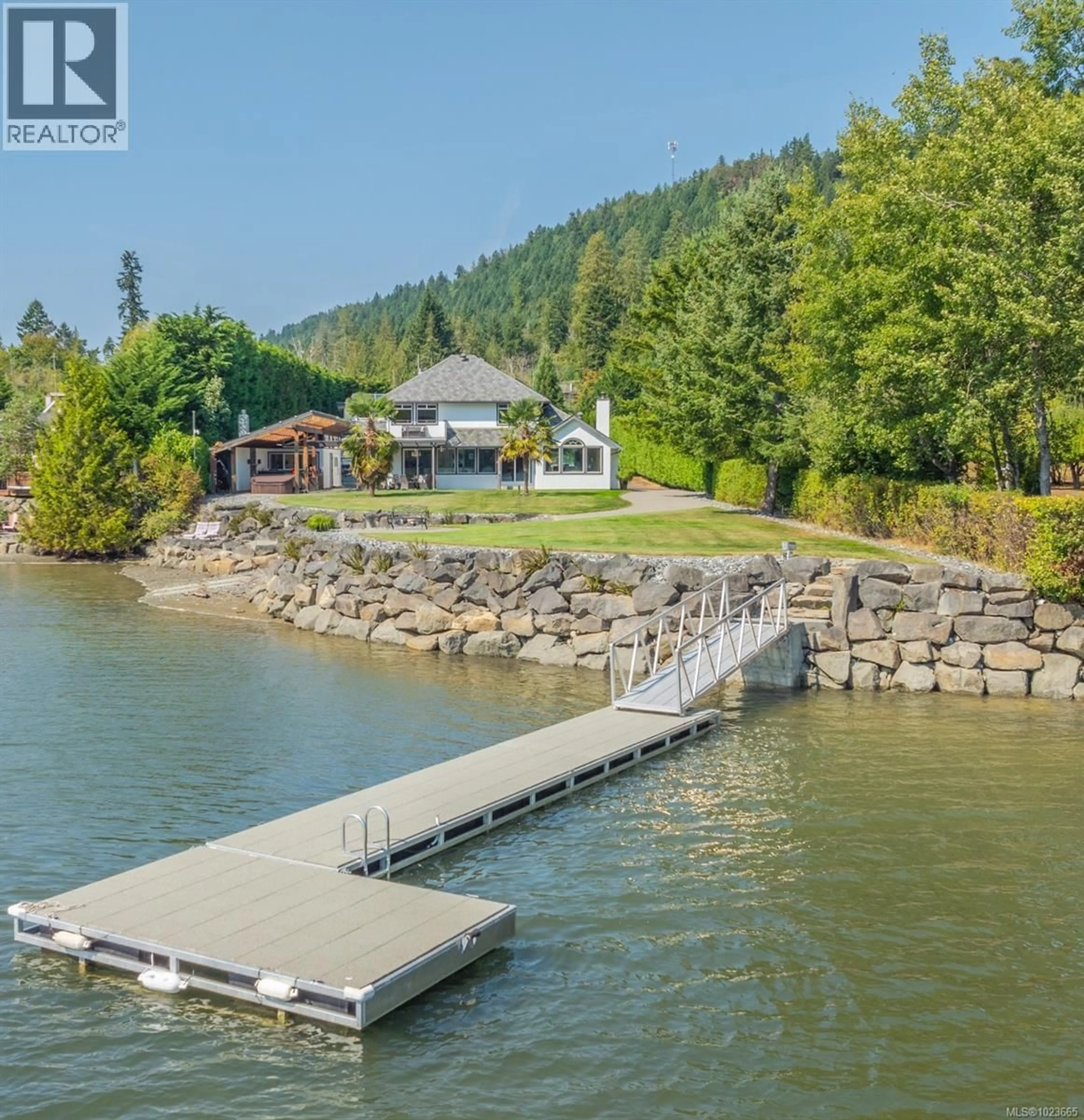 A pic from outside/outdoor area/front of a property/back of a property/a pic from drone, water/lake/river/ocean view for 4718/4720 SHELL BEACH ROAD, Ladysmith British Columbia V9G1L7