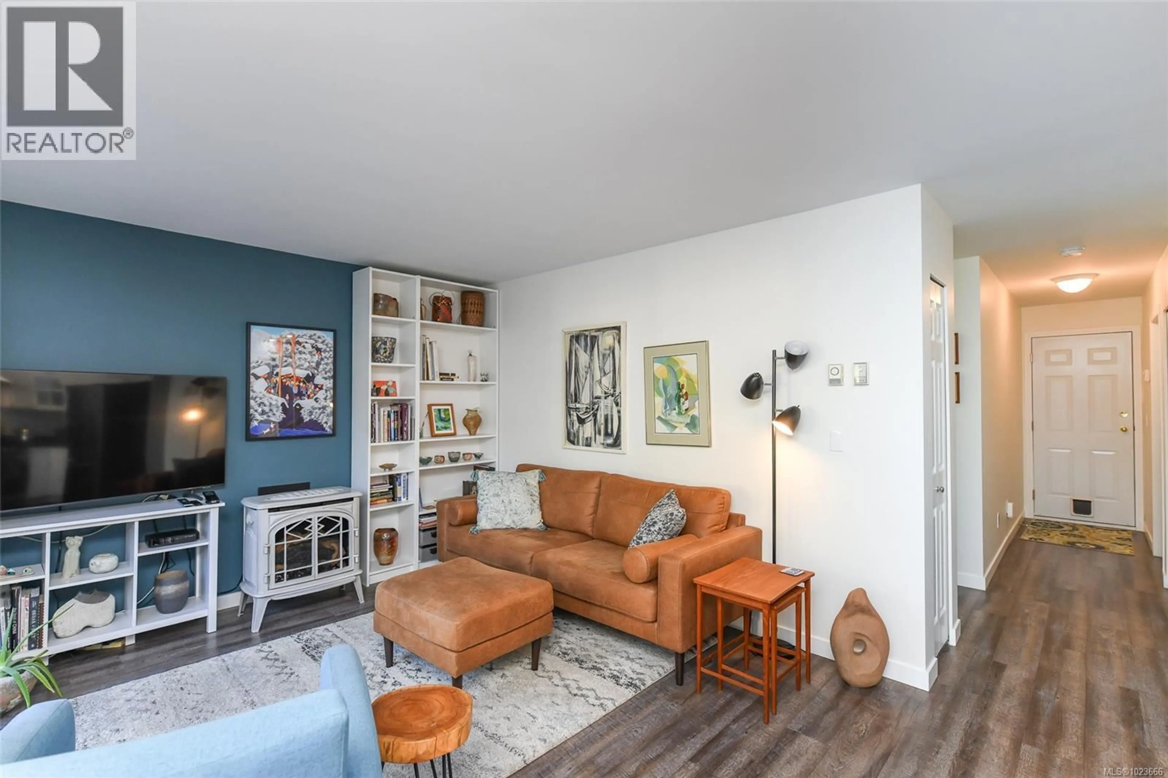 Living room with furniture, wood/laminate floor for B - 1271 MARTIN PLACE, Courtenay British Columbia V9N9A2