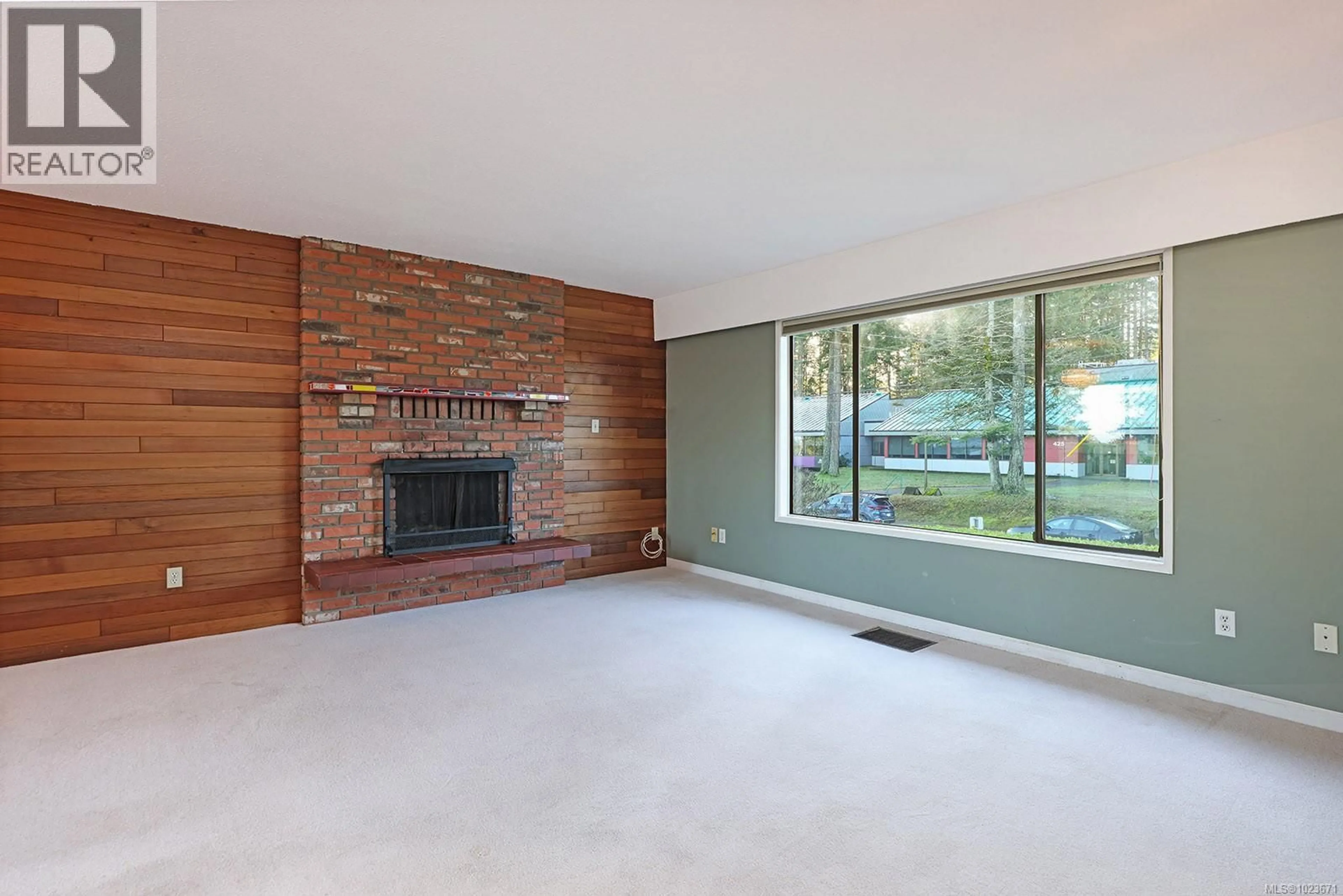 Living room with furniture, unknown for 436 PINECREST ROAD, Campbell River British Columbia V9W3P1