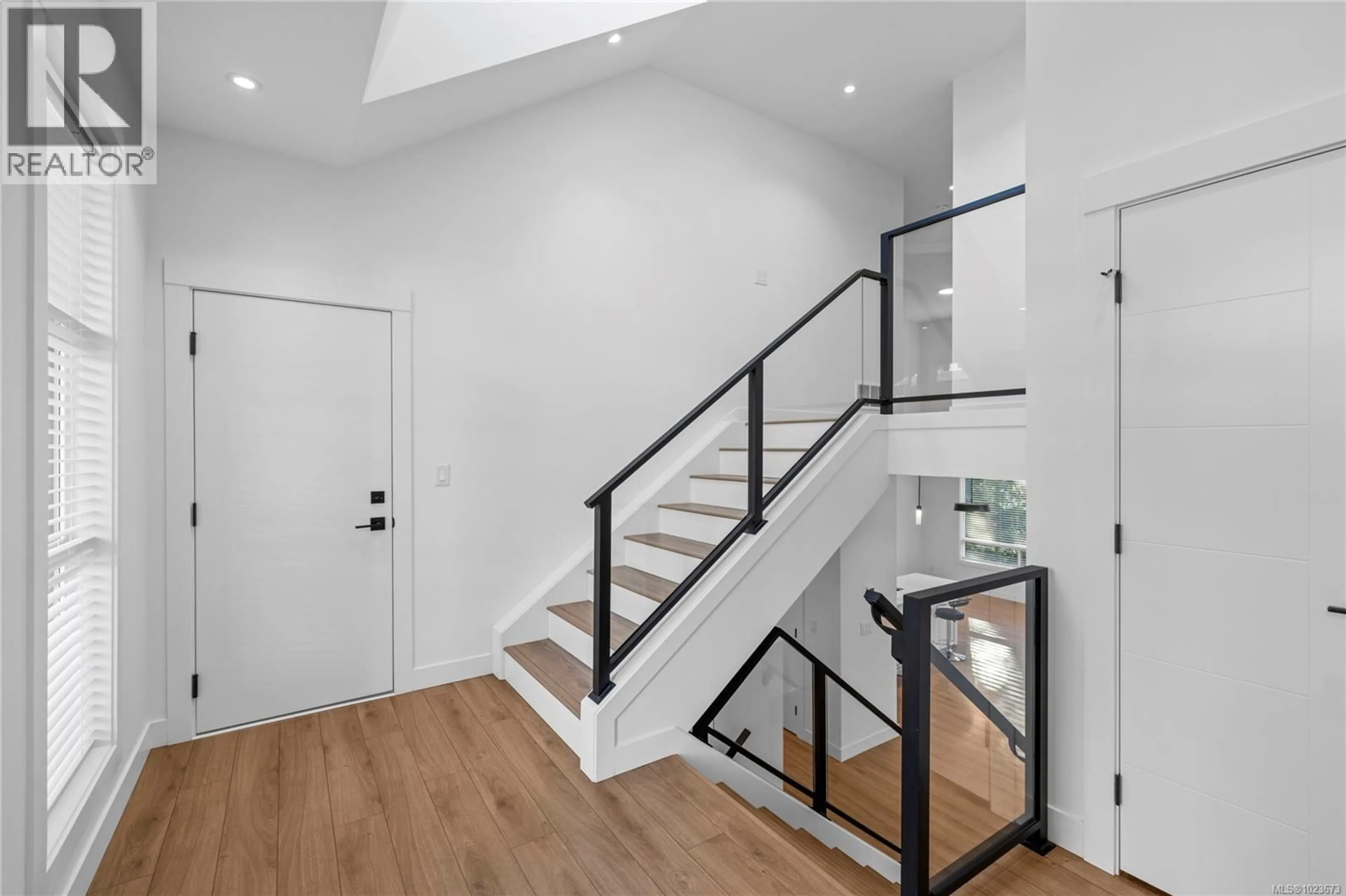 Stairs for 226 GOLDEN OAKS CRESCENT, Nanaimo British Columbia V9K0K8