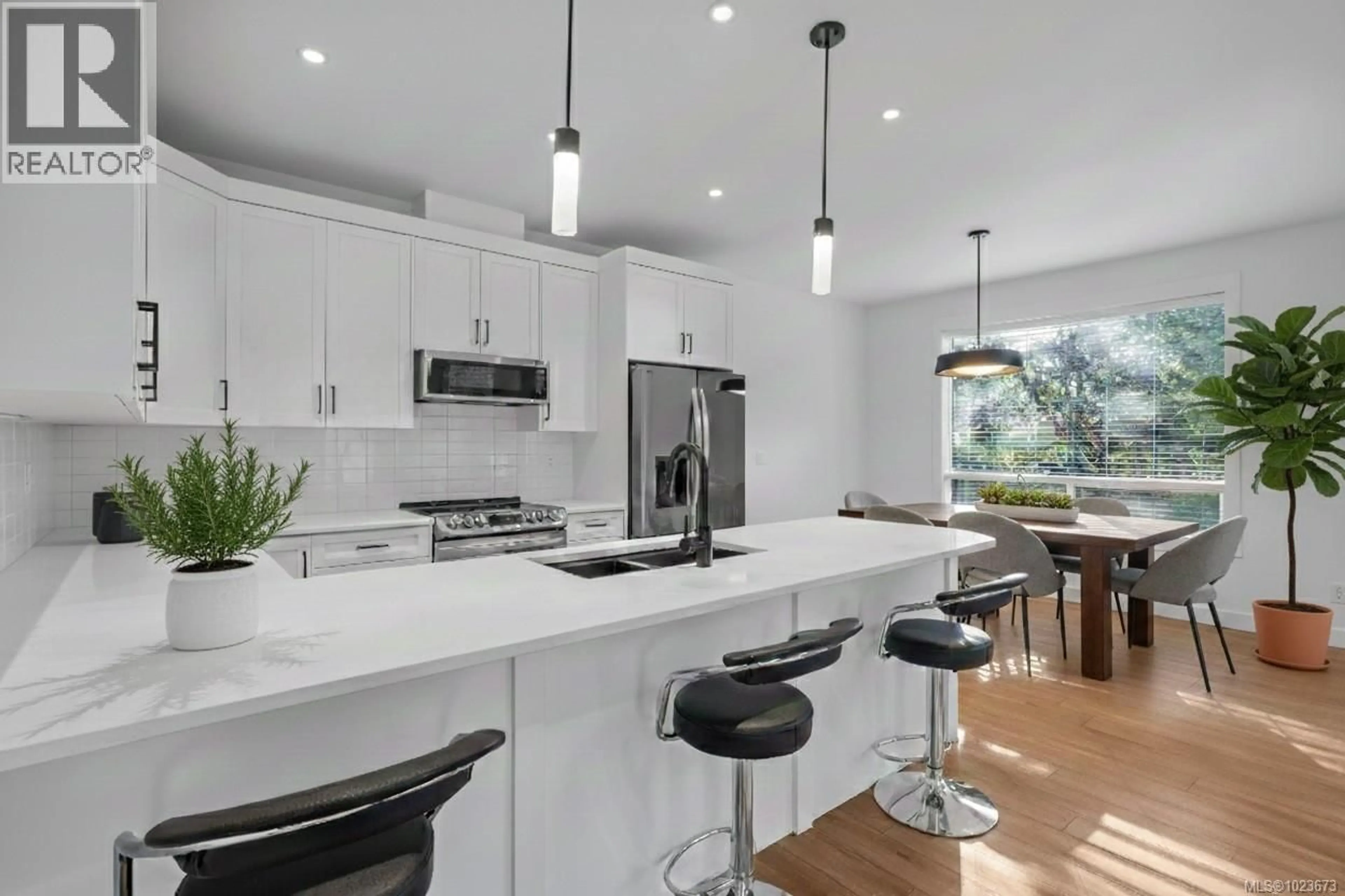 Contemporary kitchen, unknown for 226 GOLDEN OAKS CRESCENT, Nanaimo British Columbia V9K0K8