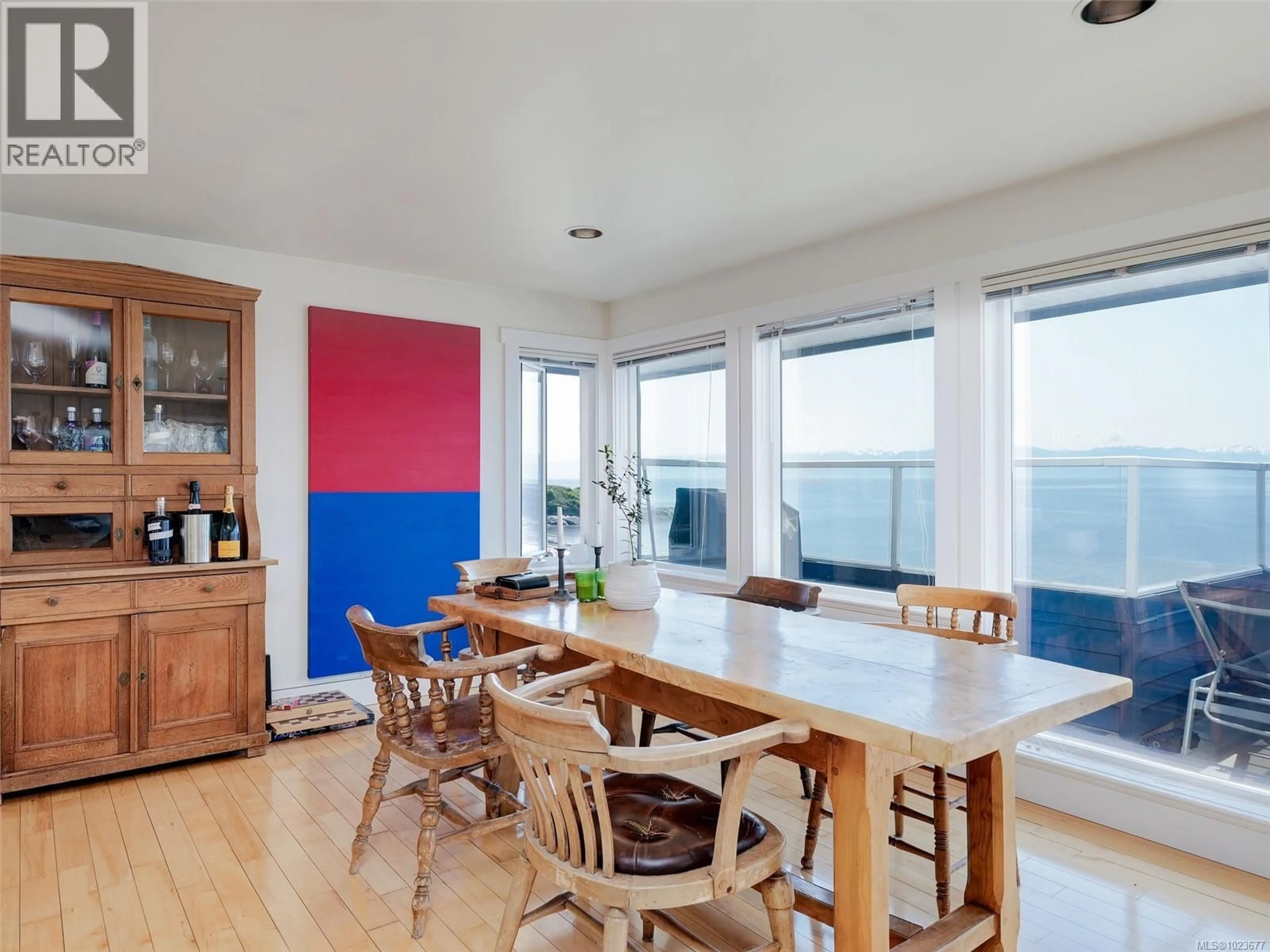 Dining room, wood/laminate floor for 402 DALLAS ROAD, Victoria British Columbia V8N1B8