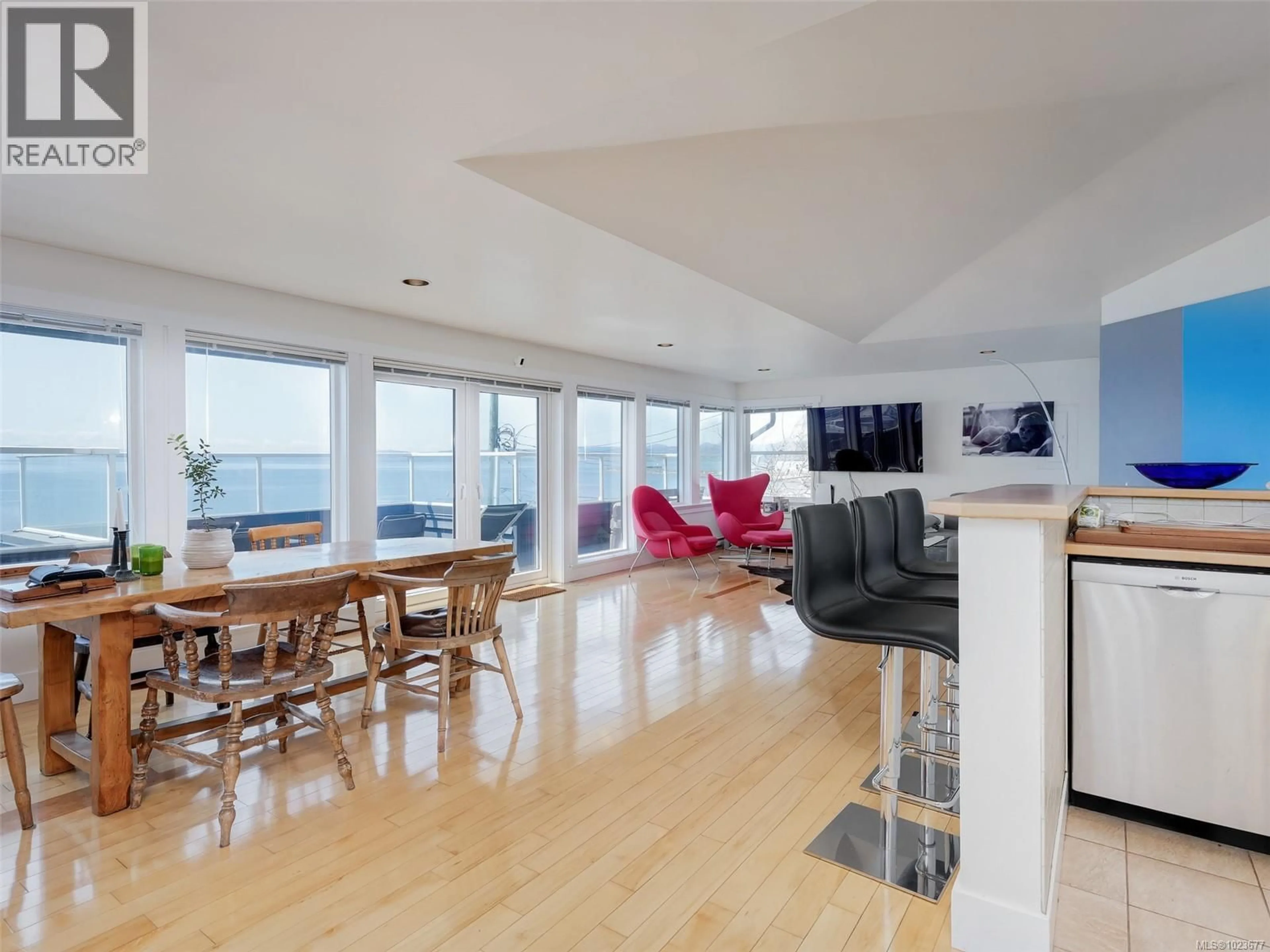 Open concept kitchen, unknown for 402 DALLAS ROAD, Victoria British Columbia V8N1B8