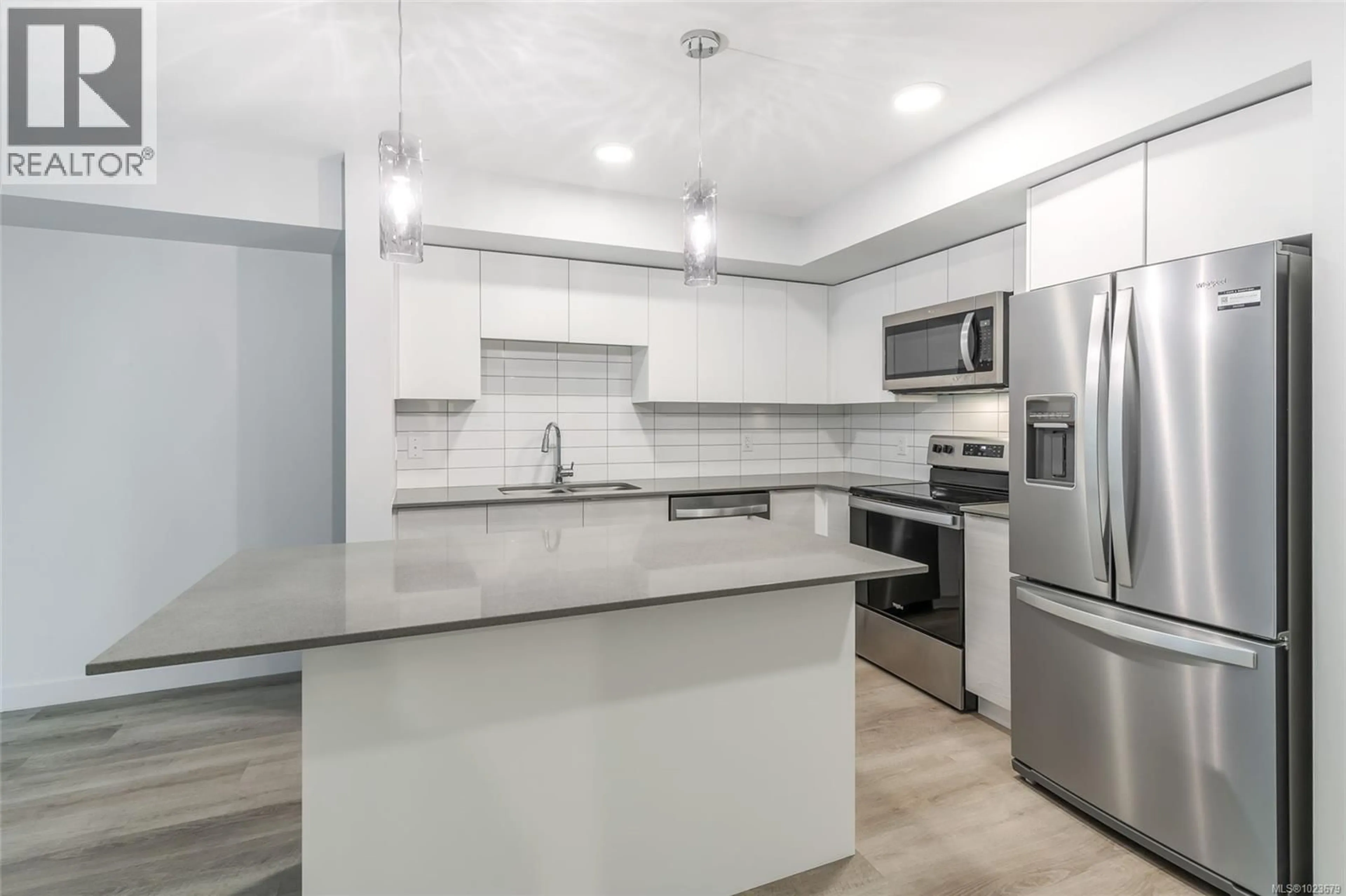 Open concept kitchen, ceramic/tile floor for 311 - 4820 CEDAR RIDGE PLACE, Nanaimo British Columbia V9T0M7