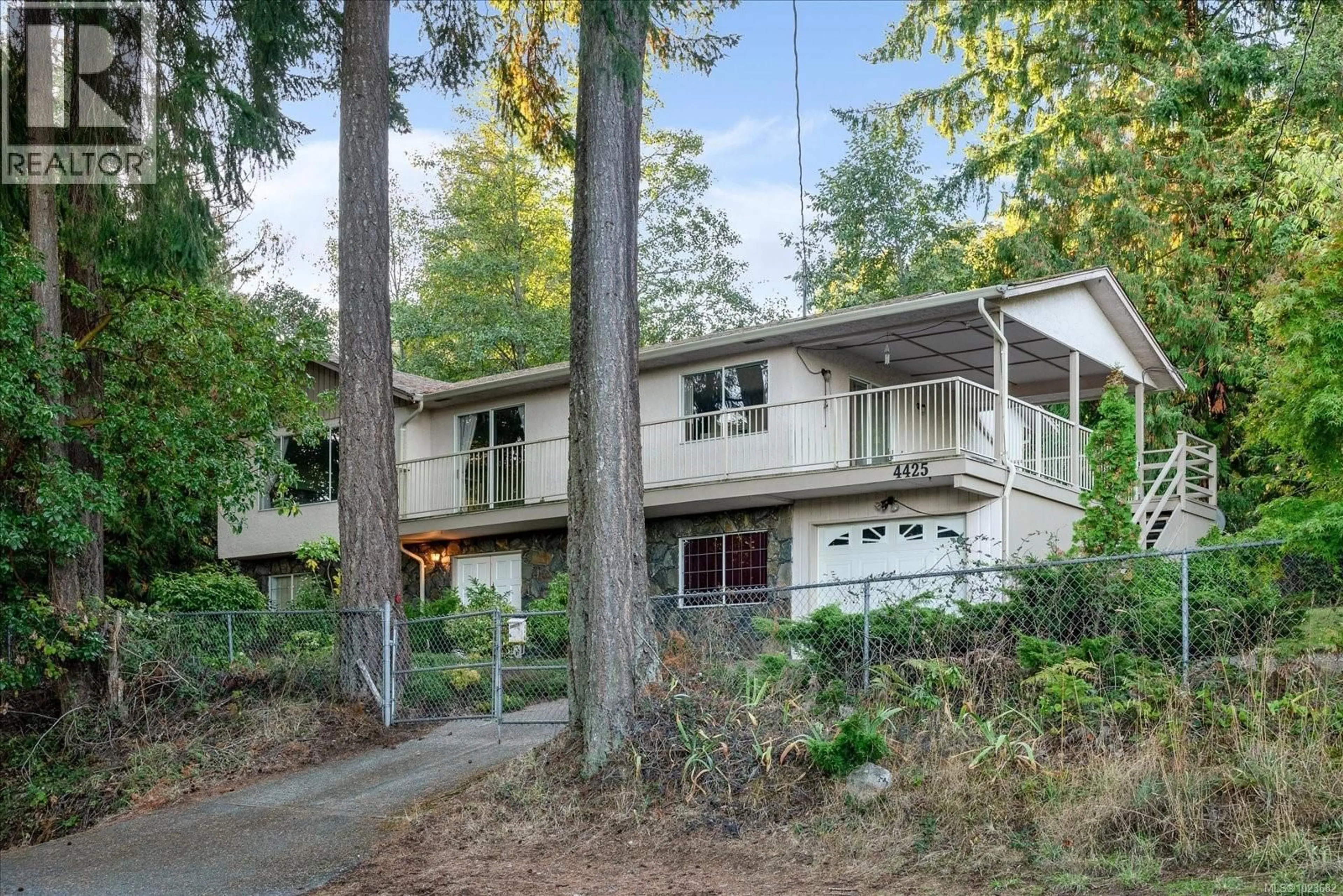 Home with vinyl exterior material, street for 4425 GULFVIEW DRIVE, Nanaimo British Columbia V9T5V7