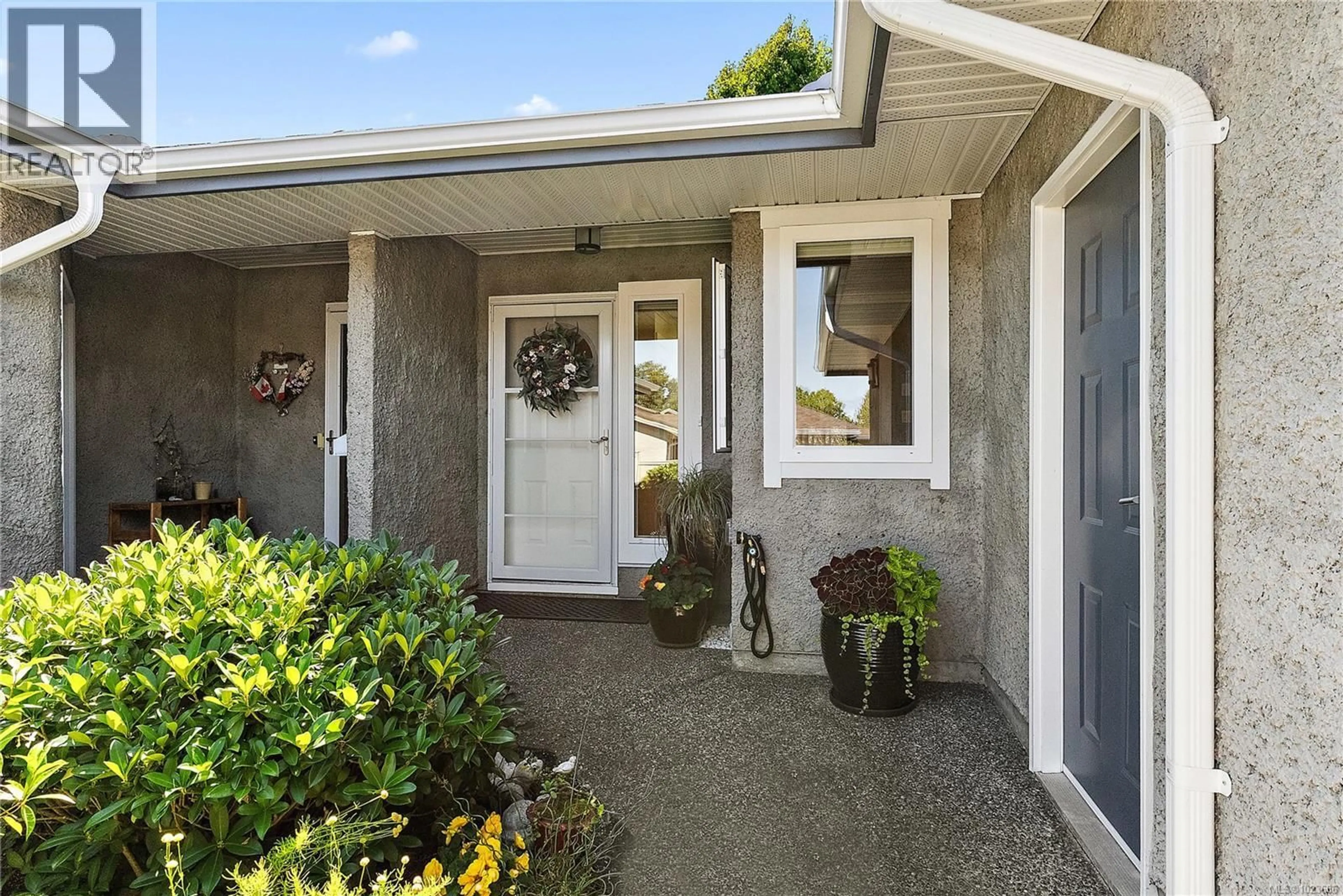 Indoor entryway for 98 - 2600 FERGUSON ROAD, Central Saanich British Columbia V8M2C1