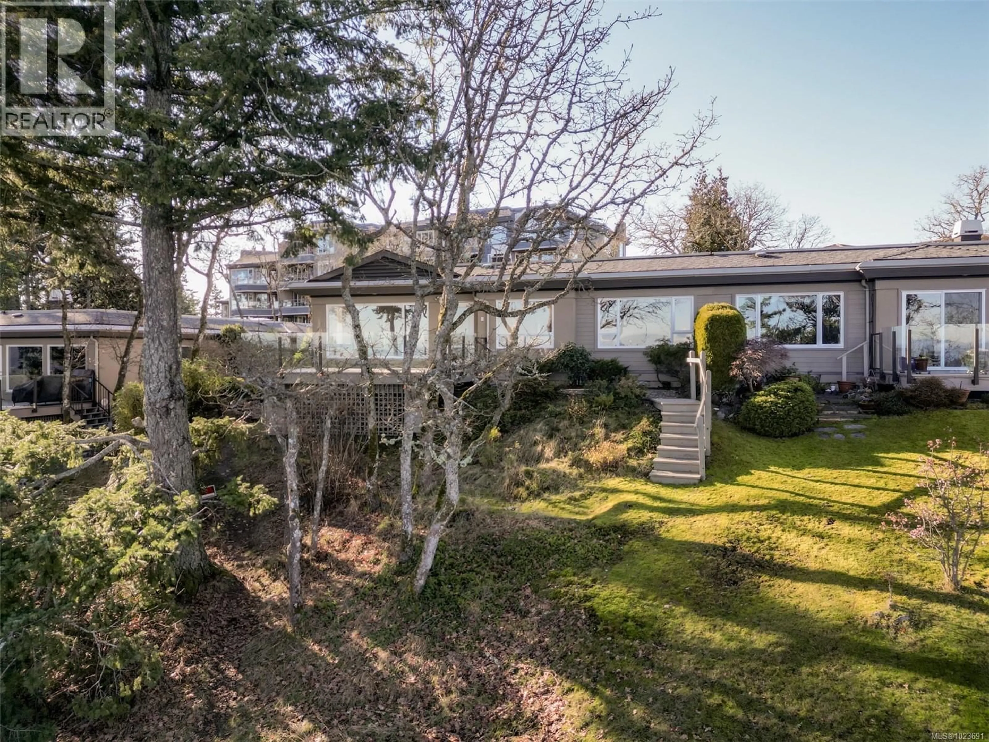 A pic from outside/outdoor area/front of a property/back of a property/a pic from drone, unknown for 9 - 942 BOULDERWOOD RISE, Saanich British Columbia V8Y3H5