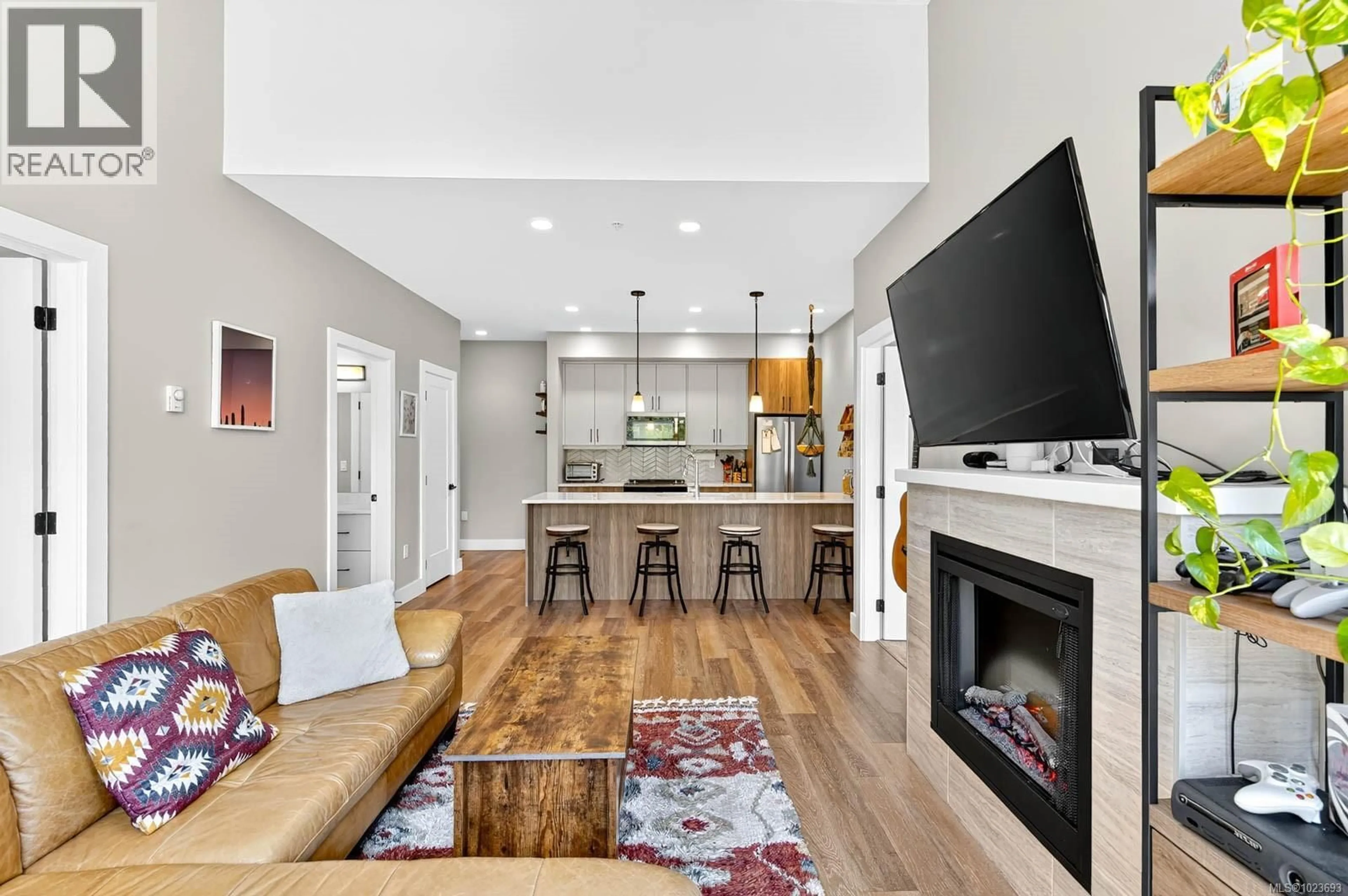 Open concept kitchen, unknown for 302 - 700 YEW WOOD ROAD, Tofino British Columbia V0R2Z0