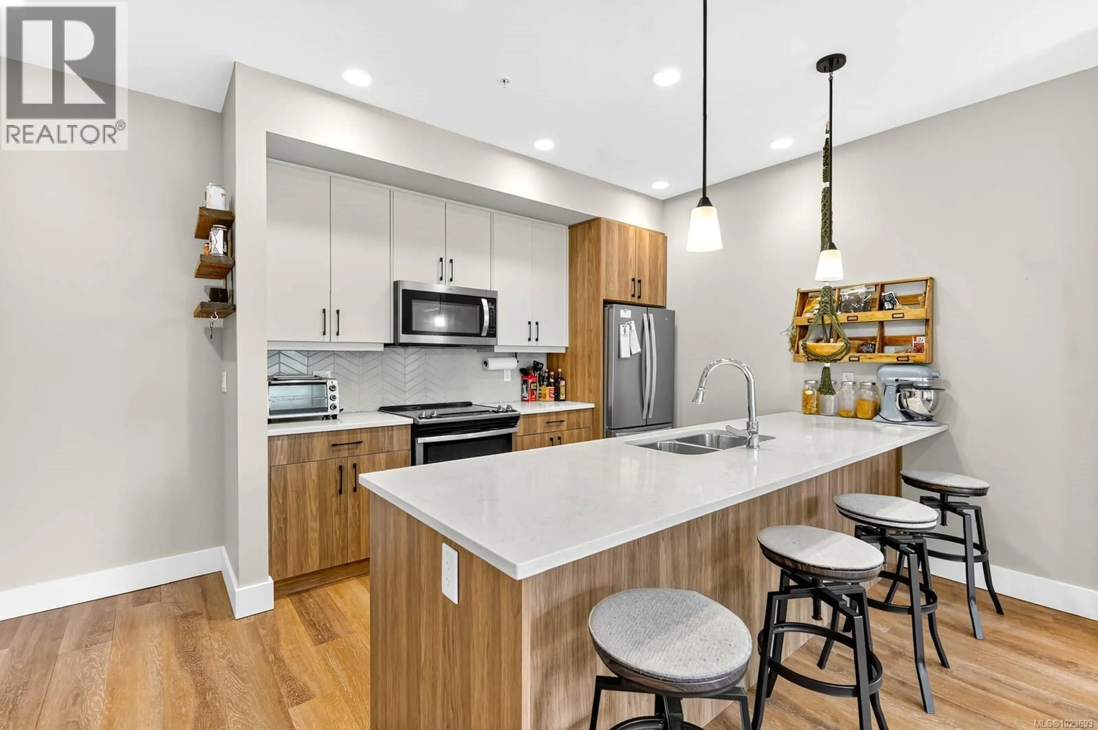 Open concept kitchen, unknown for 302 - 700 YEW WOOD ROAD, Tofino British Columbia V0R2Z0