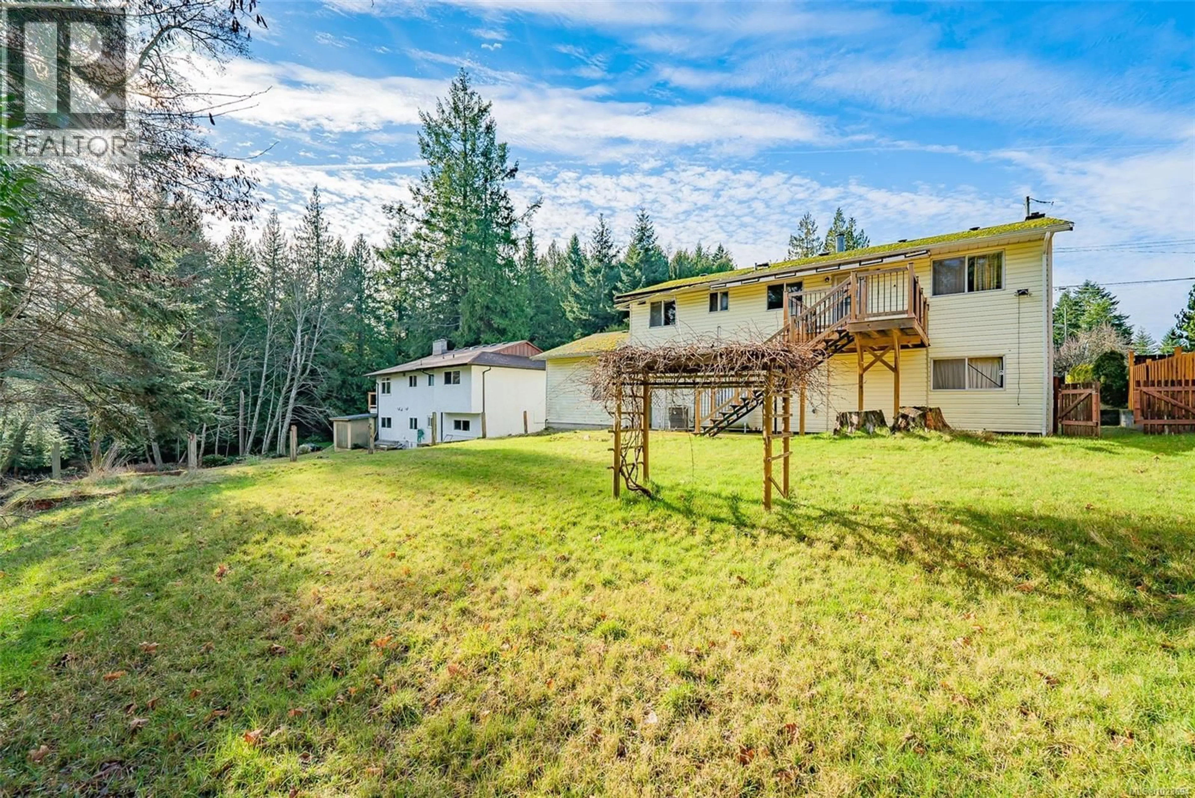 A pic from outside/outdoor area/front of a property/back of a property/a pic from drone, unknown for 3607 SUNRISE PLACE, Nanaimo British Columbia V9T2S7