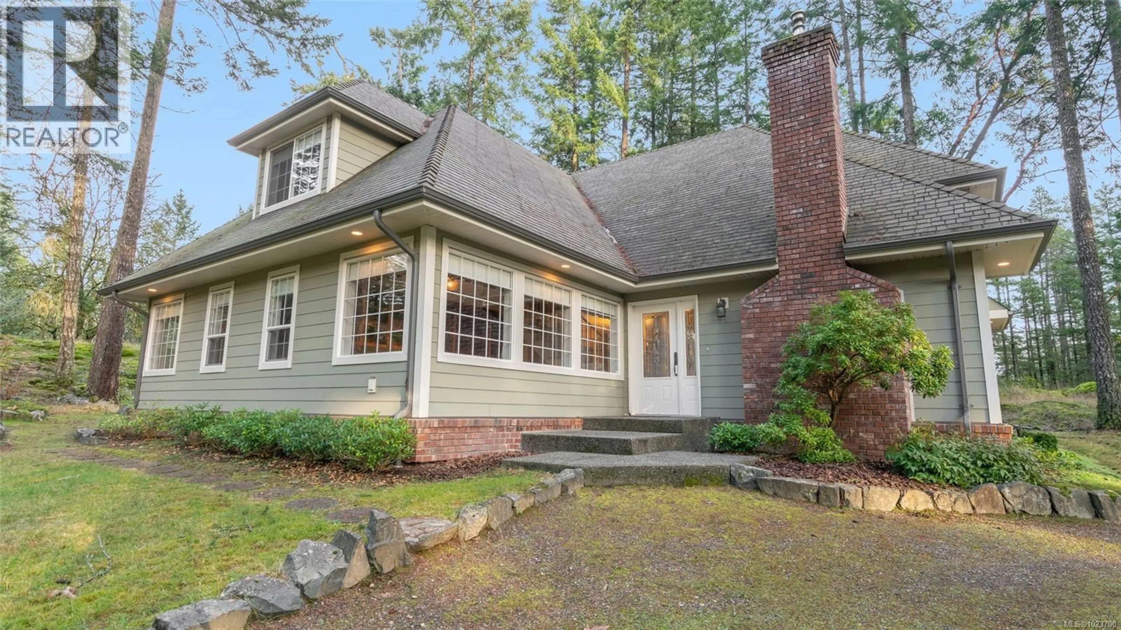 Home with vinyl exterior material, street for 3200 POPPLETON ROAD, Nanaimo British Columbia V9T4T3