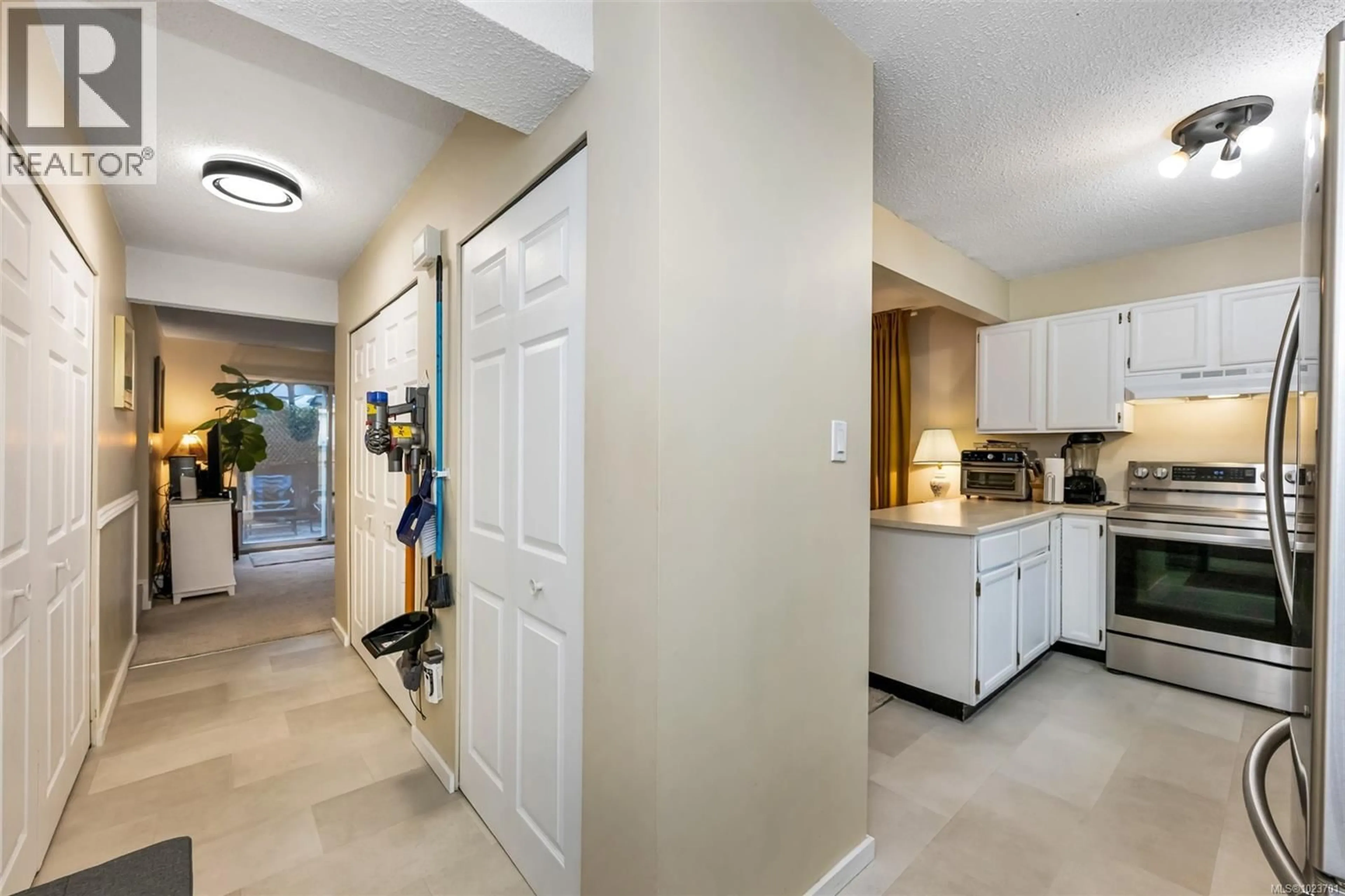 Indoor entryway for 39 - 3025 COWICHAN LAKE ROAD, Duncan British Columbia V9L4B5