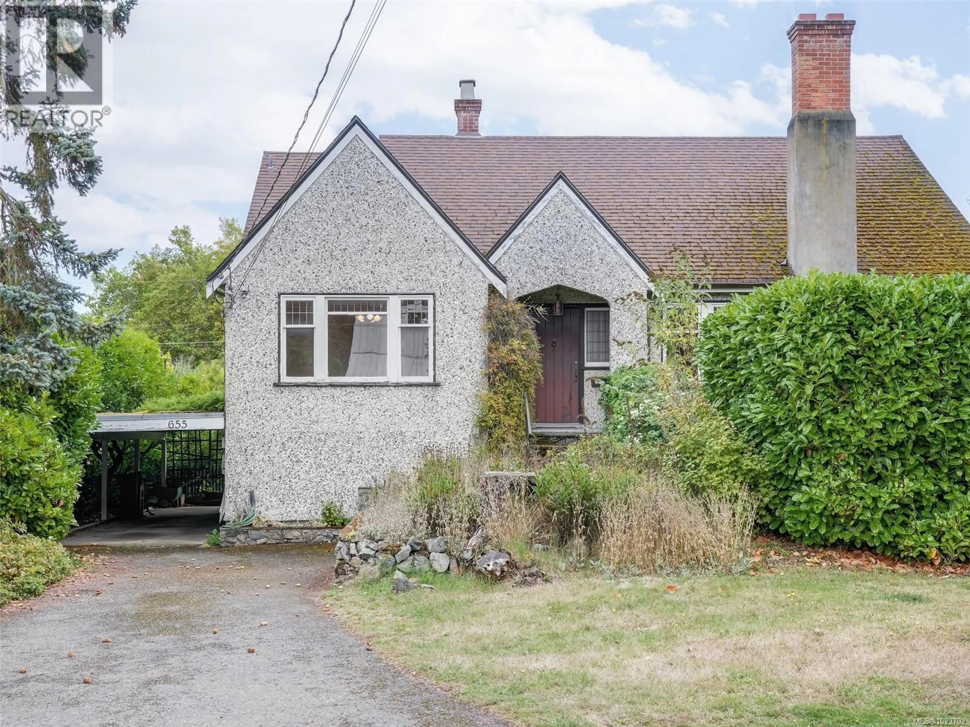 A pic from outside/outdoor area/front of a property/back of a property/a pic from drone, street for 655 LINKLEAS AVENUE, Oak Bay British Columbia V8S5C2