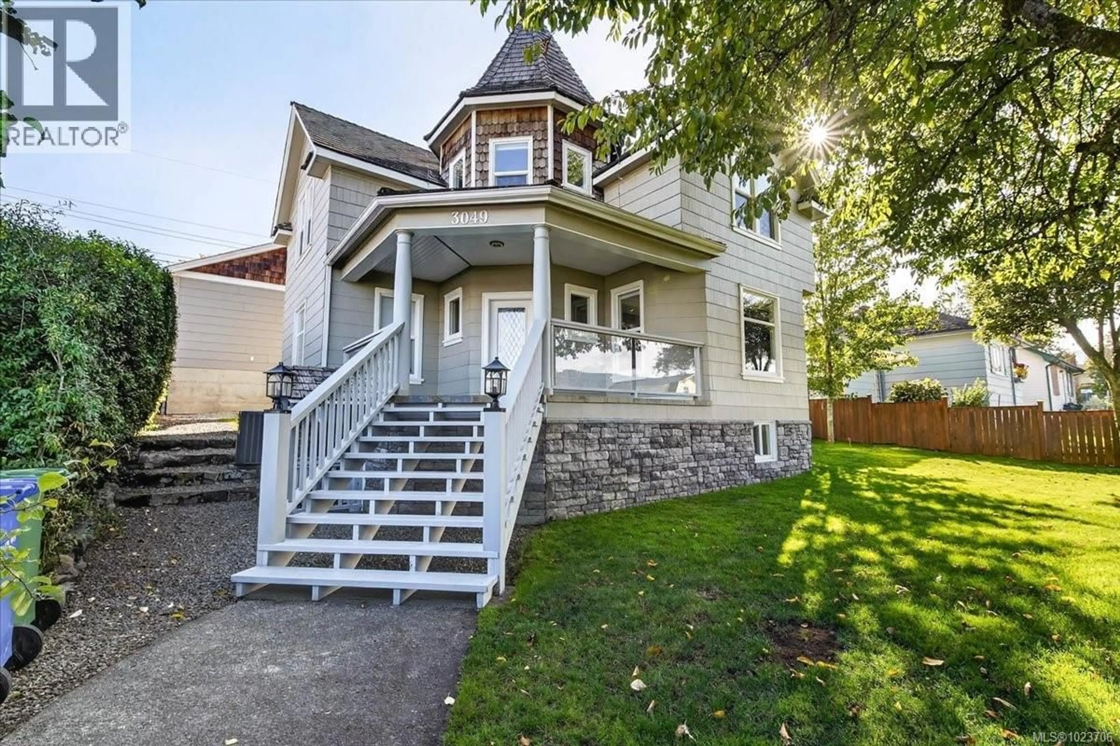 Home with vinyl exterior material, street for 3049 6TH AVENUE, Port Alberni British Columbia V9Y2G8