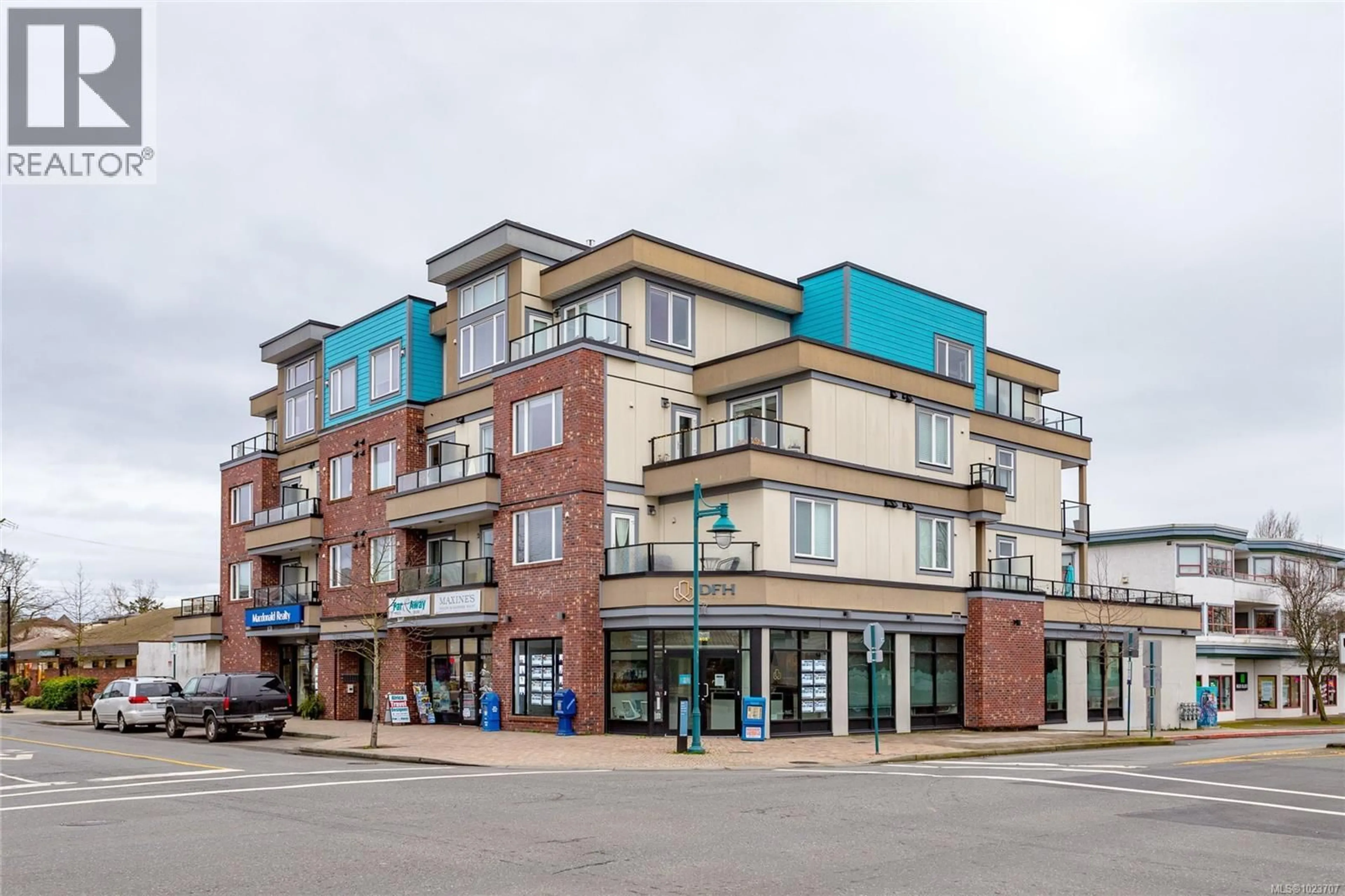 Patio, building for 402 - 2409 BEVAN AVENUE, Sidney British Columbia V8L0C3