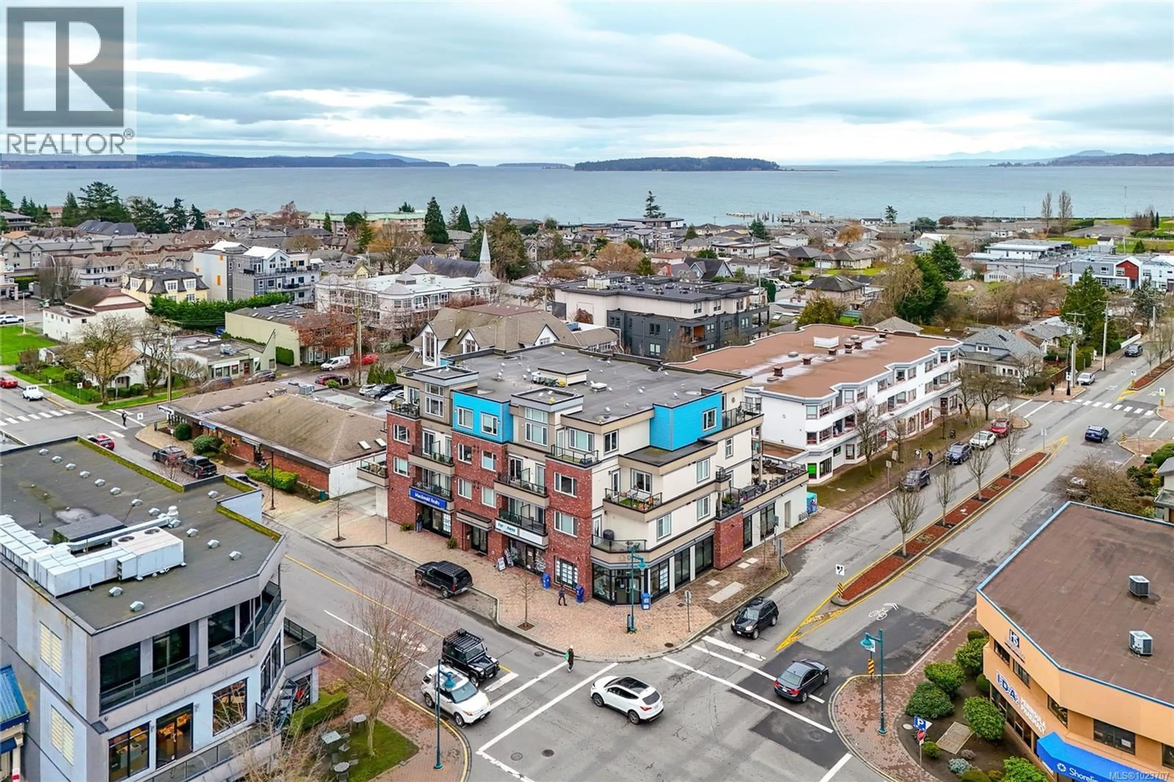 A pic from outside/outdoor area/front of a property/back of a property/a pic from drone, unknown for 402 - 2409 BEVAN AVENUE, Sidney British Columbia V8L0C3