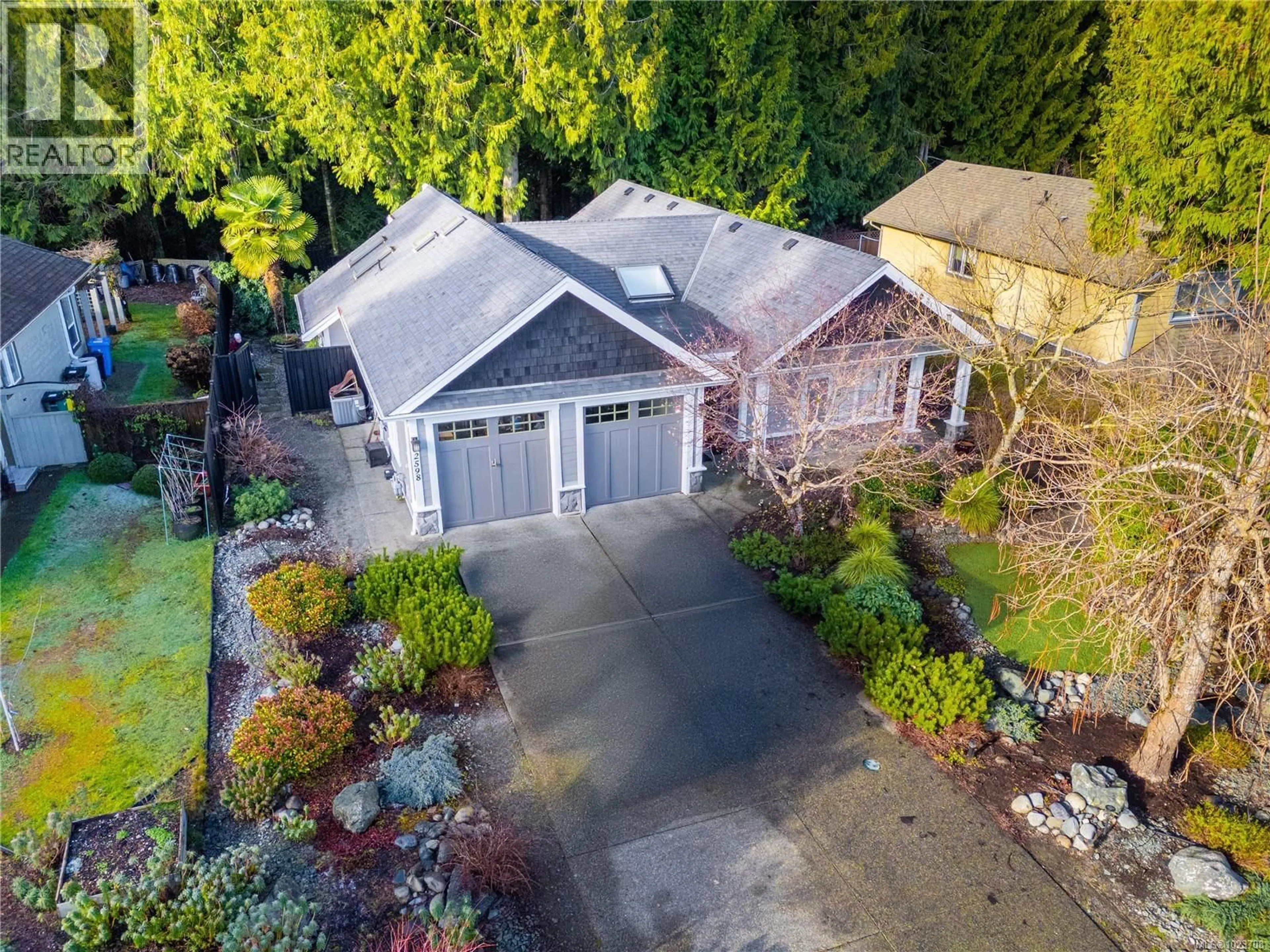 A pic from outside/outdoor area/front of a property/back of a property/a pic from drone, street for 2598 KINNOULL CRESCENT, Mill Bay British Columbia V8H1H3