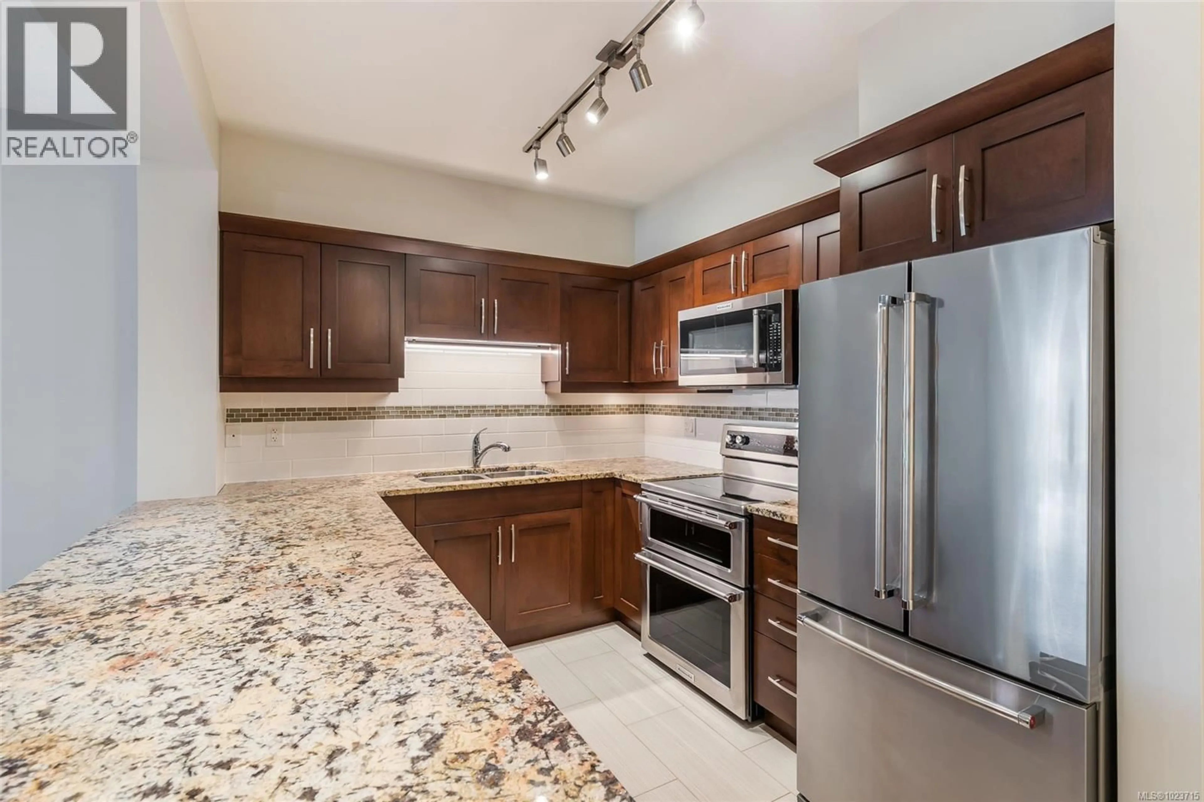 Standard kitchen, unknown for 111 - 5670 EDGEWATER LANE, Nanaimo British Columbia V9T6K1
