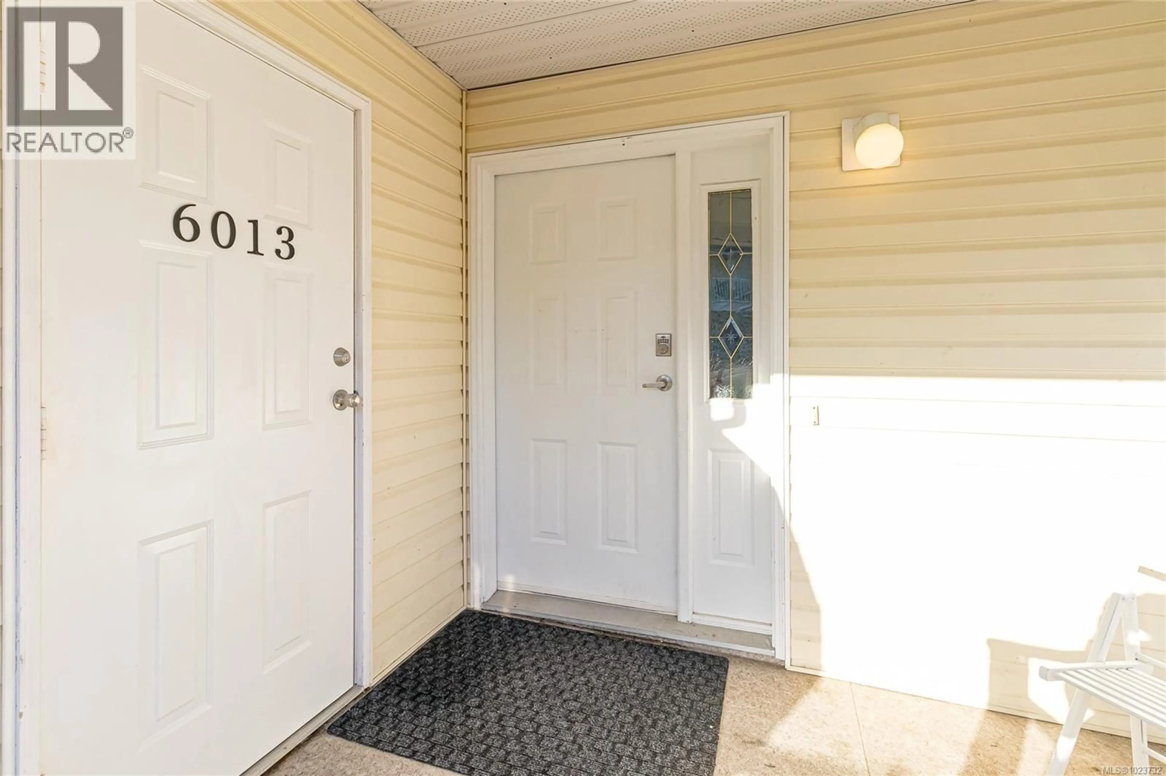 Indoor entryway for 6013 CEDAR GROVE DRIVE, Nanaimo British Columbia V9T6G1