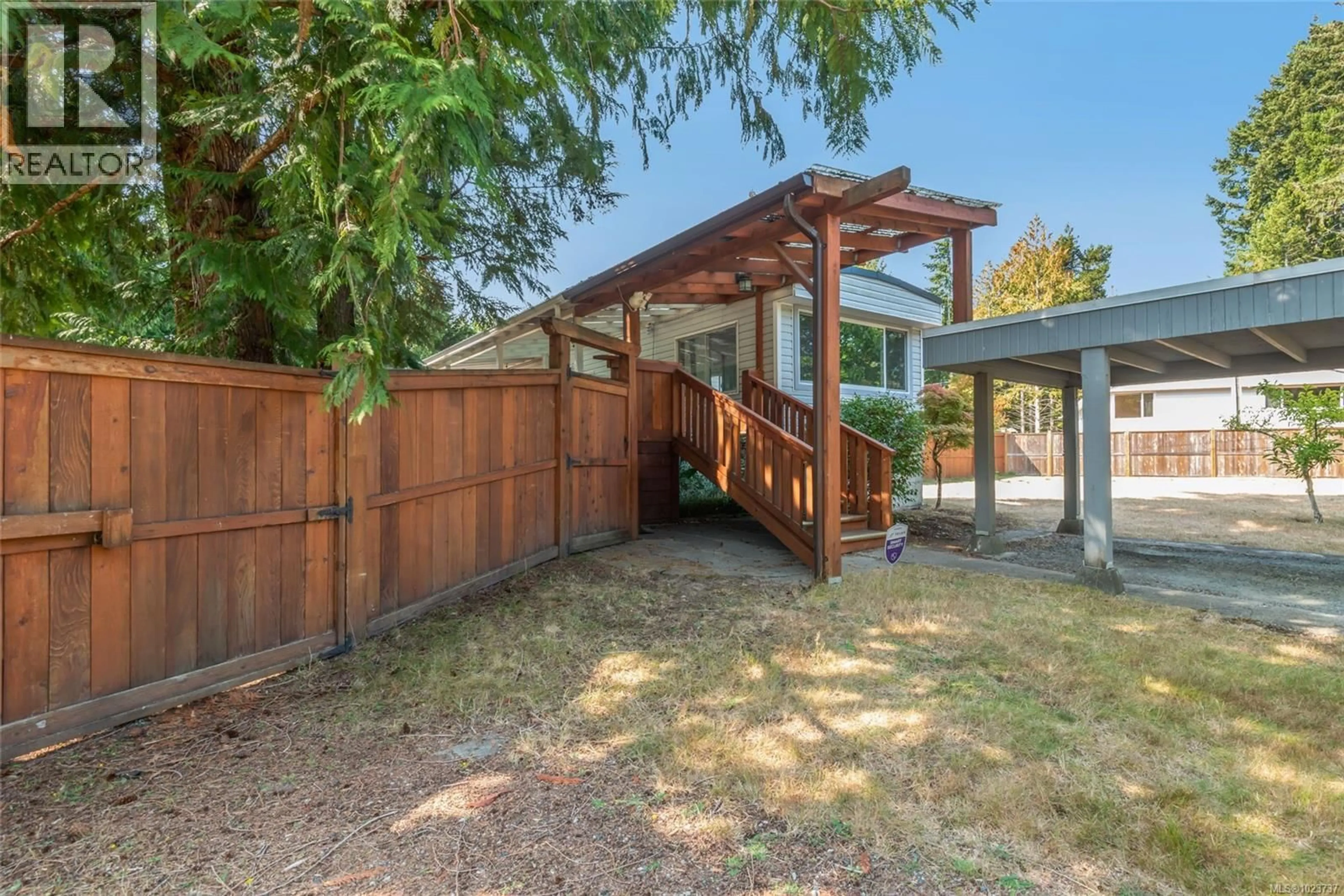 Patio, street for 1520 KING ROAD, Qualicum Beach British Columbia V9K2A8