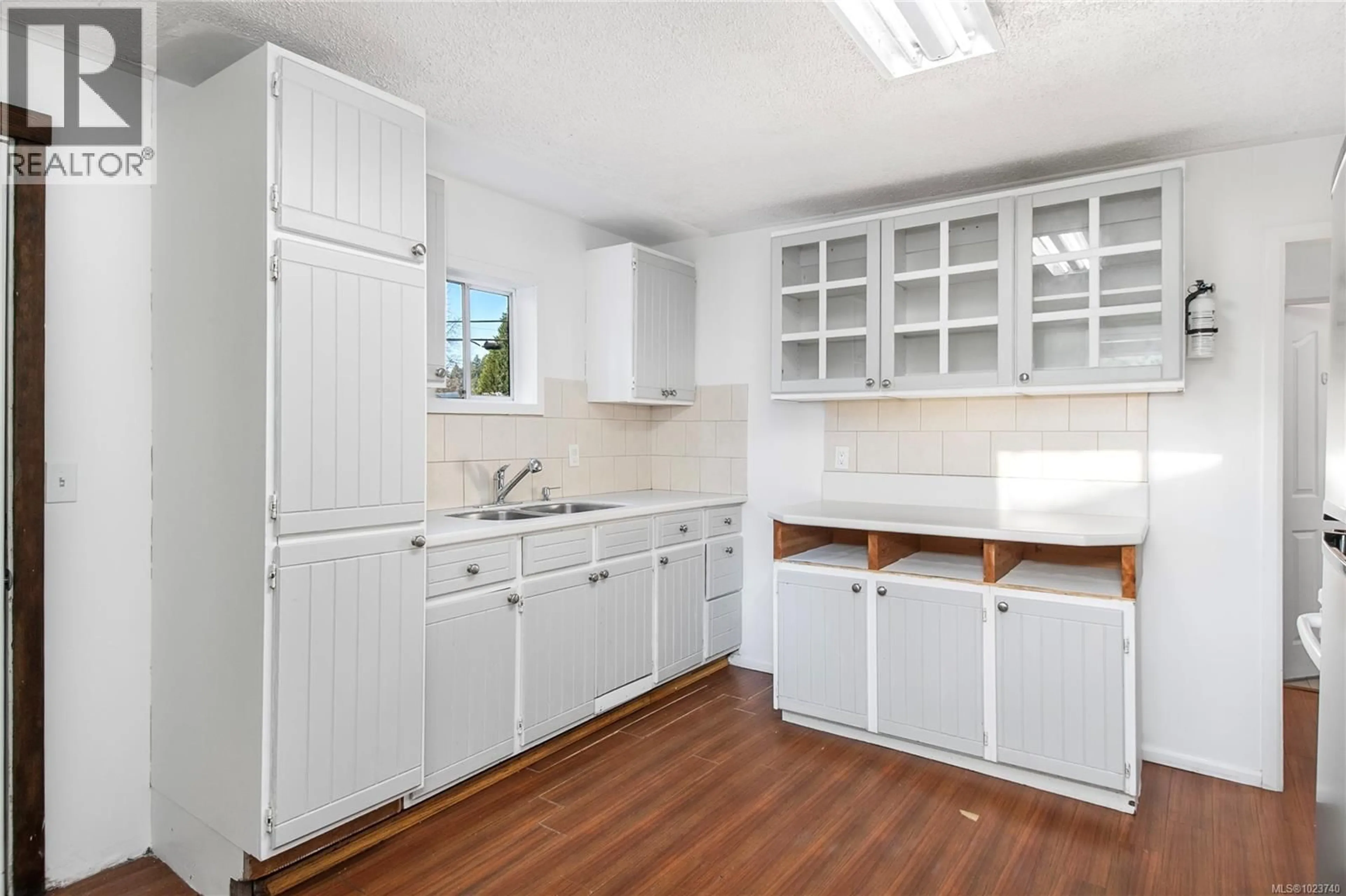 Standard kitchen, unknown for 1385 WILLEMAR AVENUE, Courtenay British Columbia V9N3M2