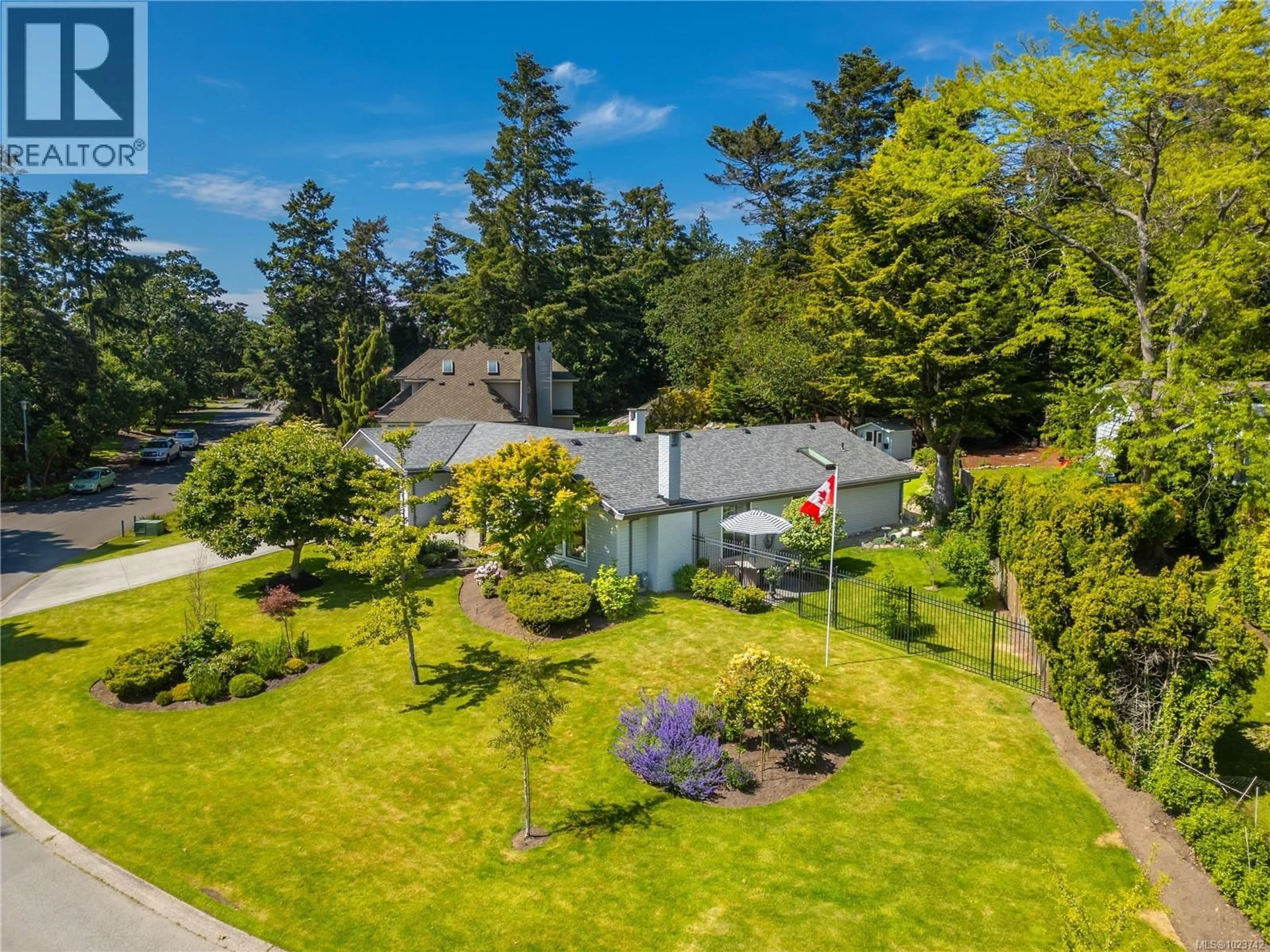 A pic from outside/outdoor area/front of a property/back of a property/a pic from drone, street for 2780 ARBUTUS ROAD, Saanich British Columbia V8N5X4