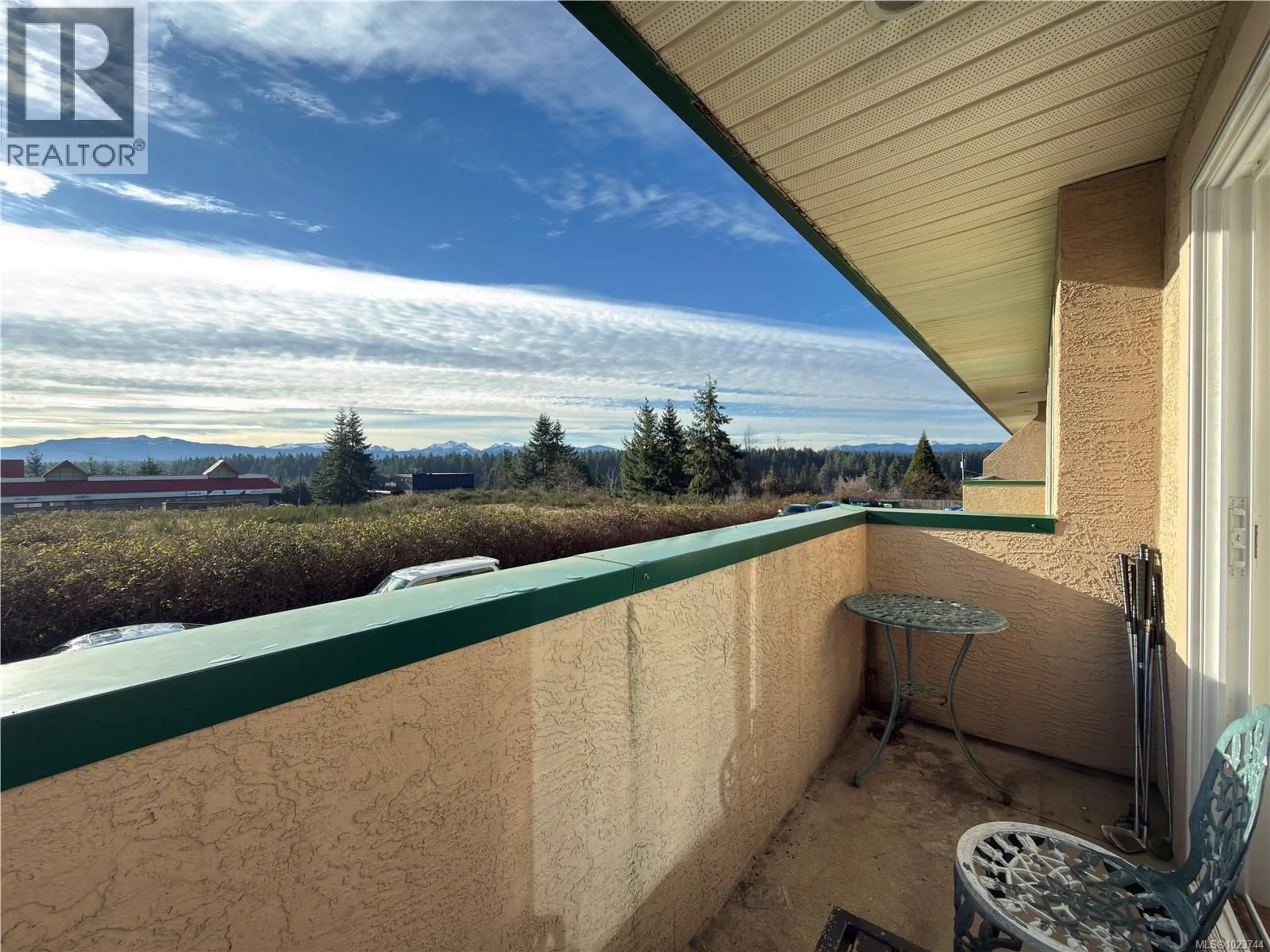 Balcony in the apartment, mountain view for 16 - 522 DOGWOOD STREET SOUTH, Campbell River British Columbia V9W6R4