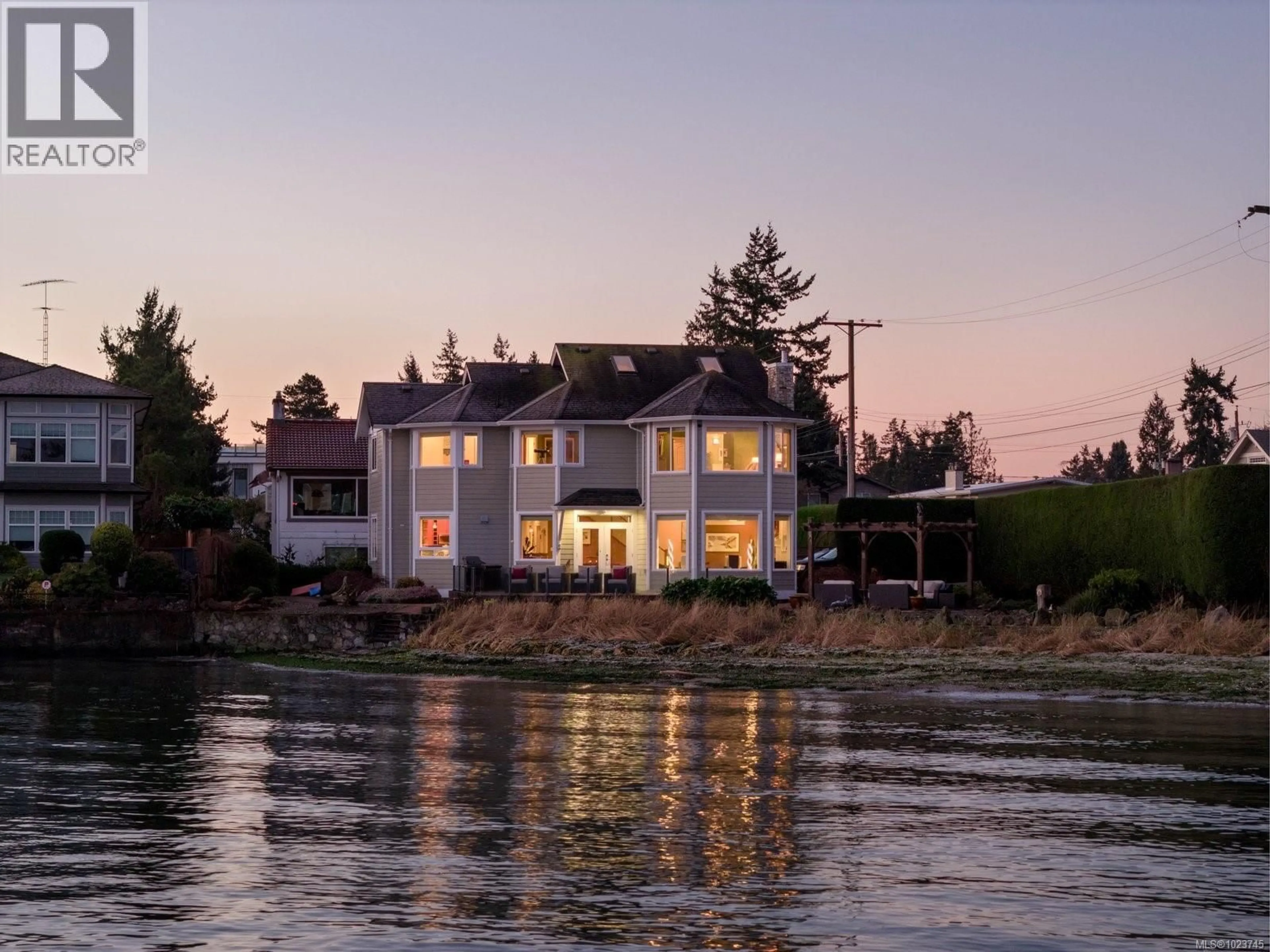 Unknown for 10239 FIFTH STREET, Sidney British Columbia V8L2Y4