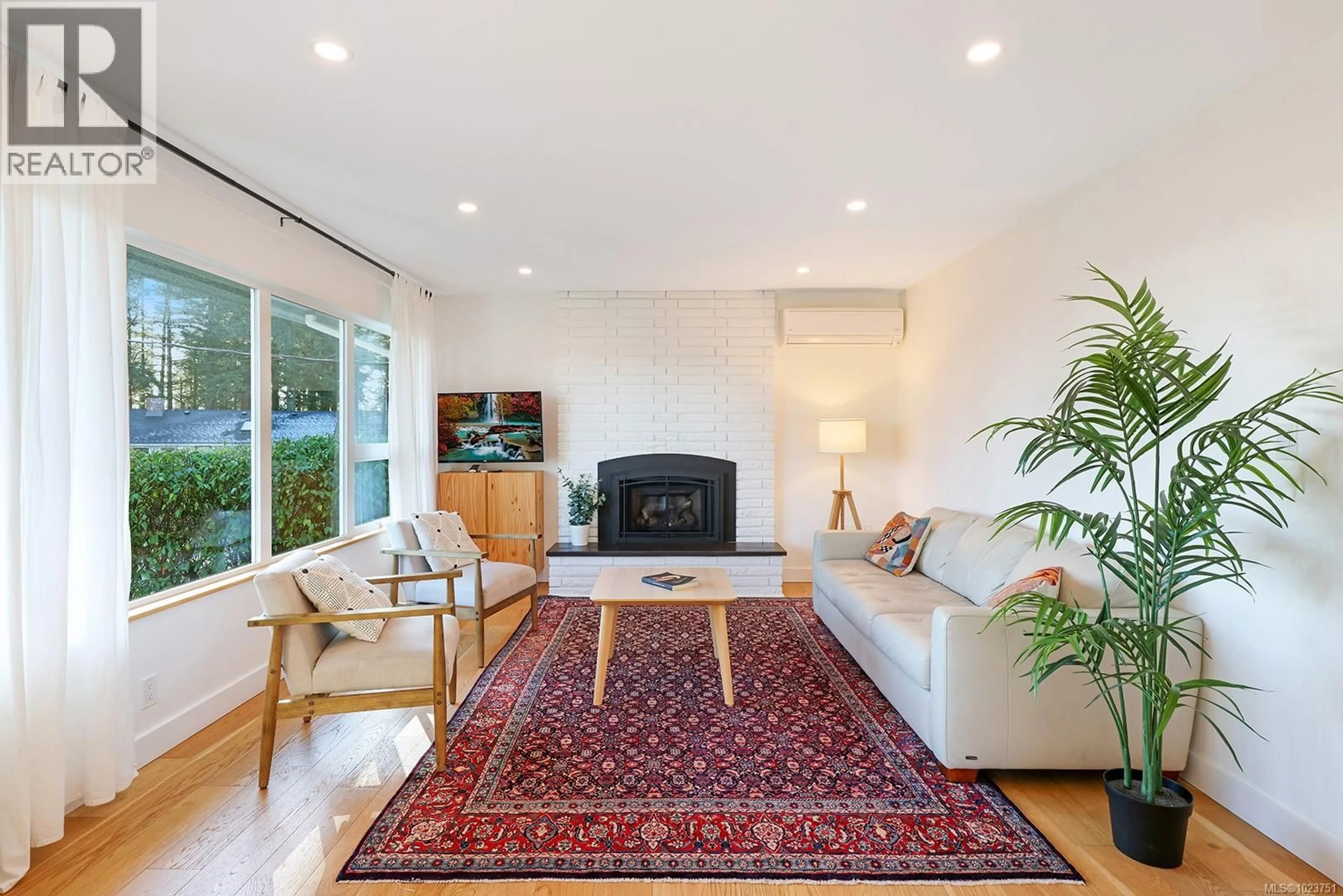 Living room with furniture, unknown for 201 MCCARTHY STREET, Campbell River British Columbia V9W2R4