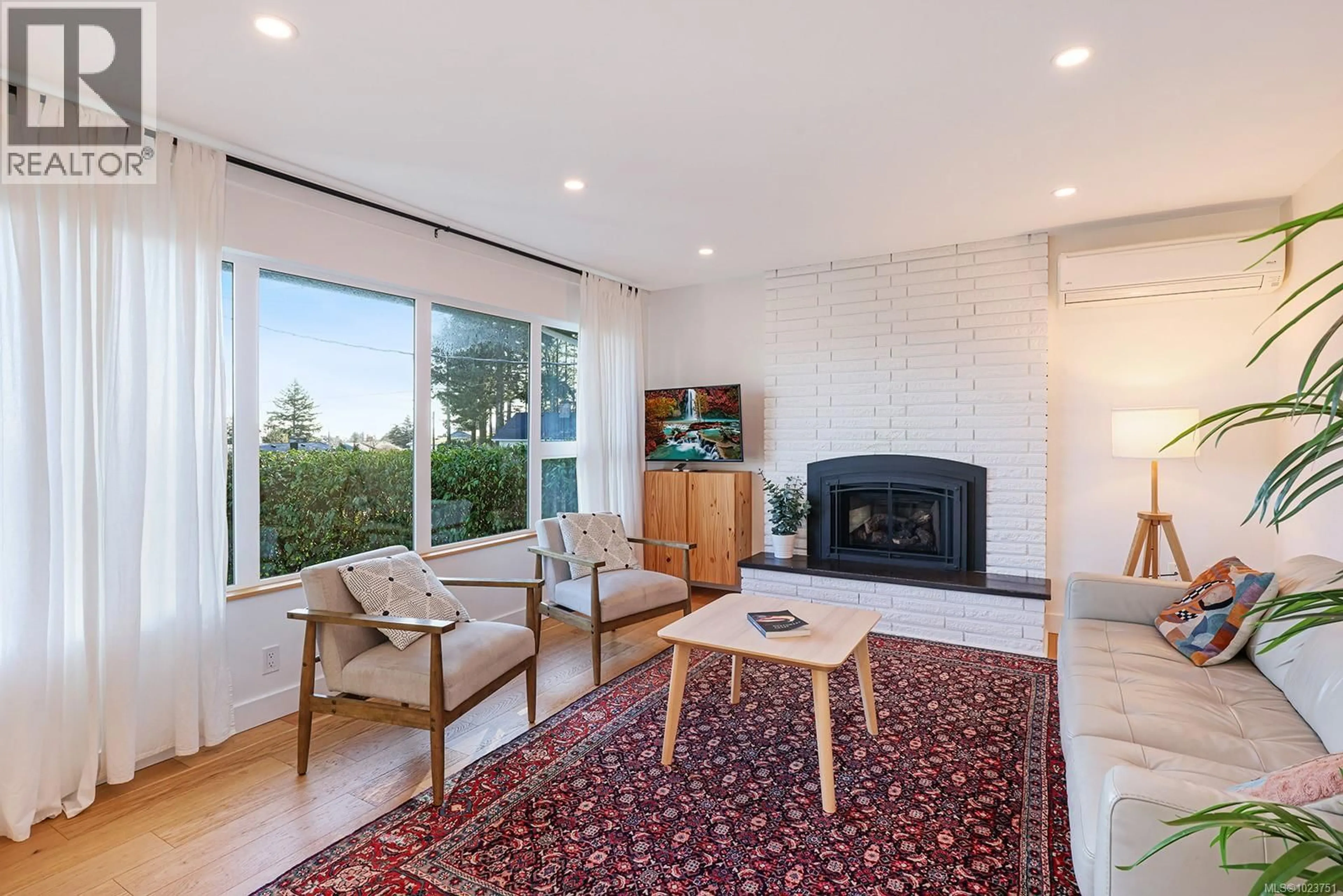 Living room with furniture, unknown for 201 MCCARTHY STREET, Campbell River British Columbia V9W2R4