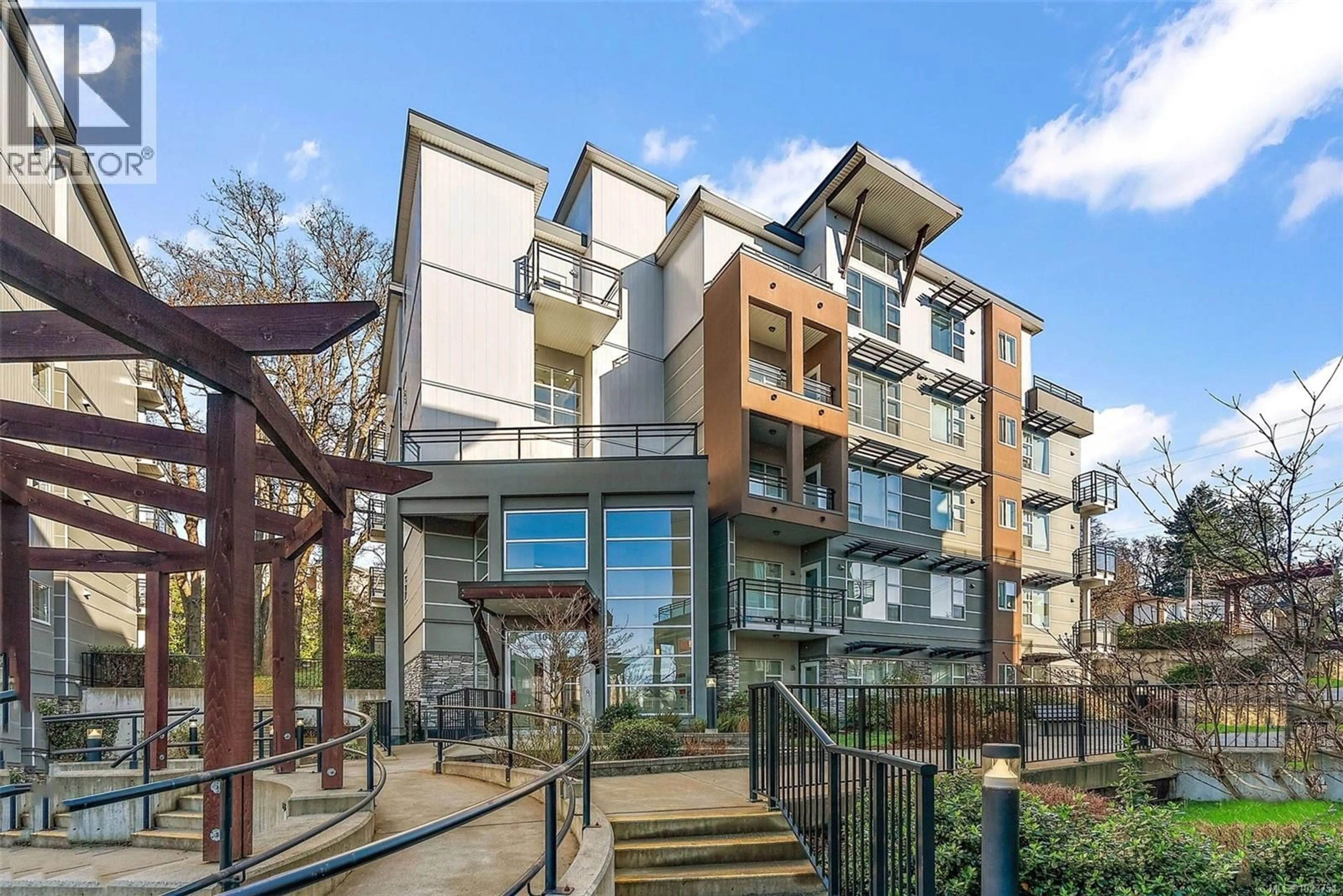 Patio, unknown for 301 - 1018 INVERNESS ROAD, Saanich British Columbia V8X0B1