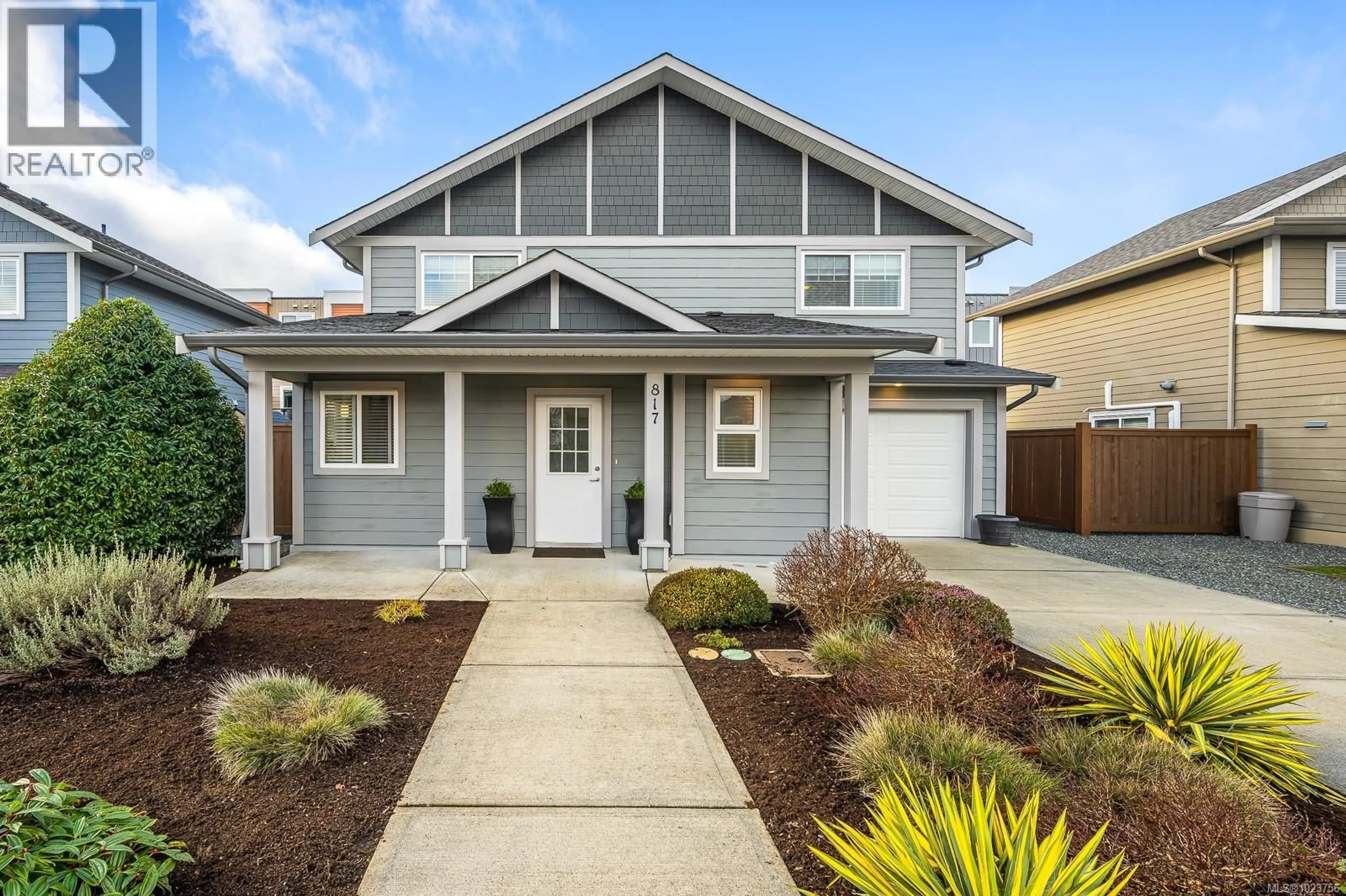 Home with vinyl exterior material, street for 817 TRACKER PLACE, Comox British Columbia V9M4E8