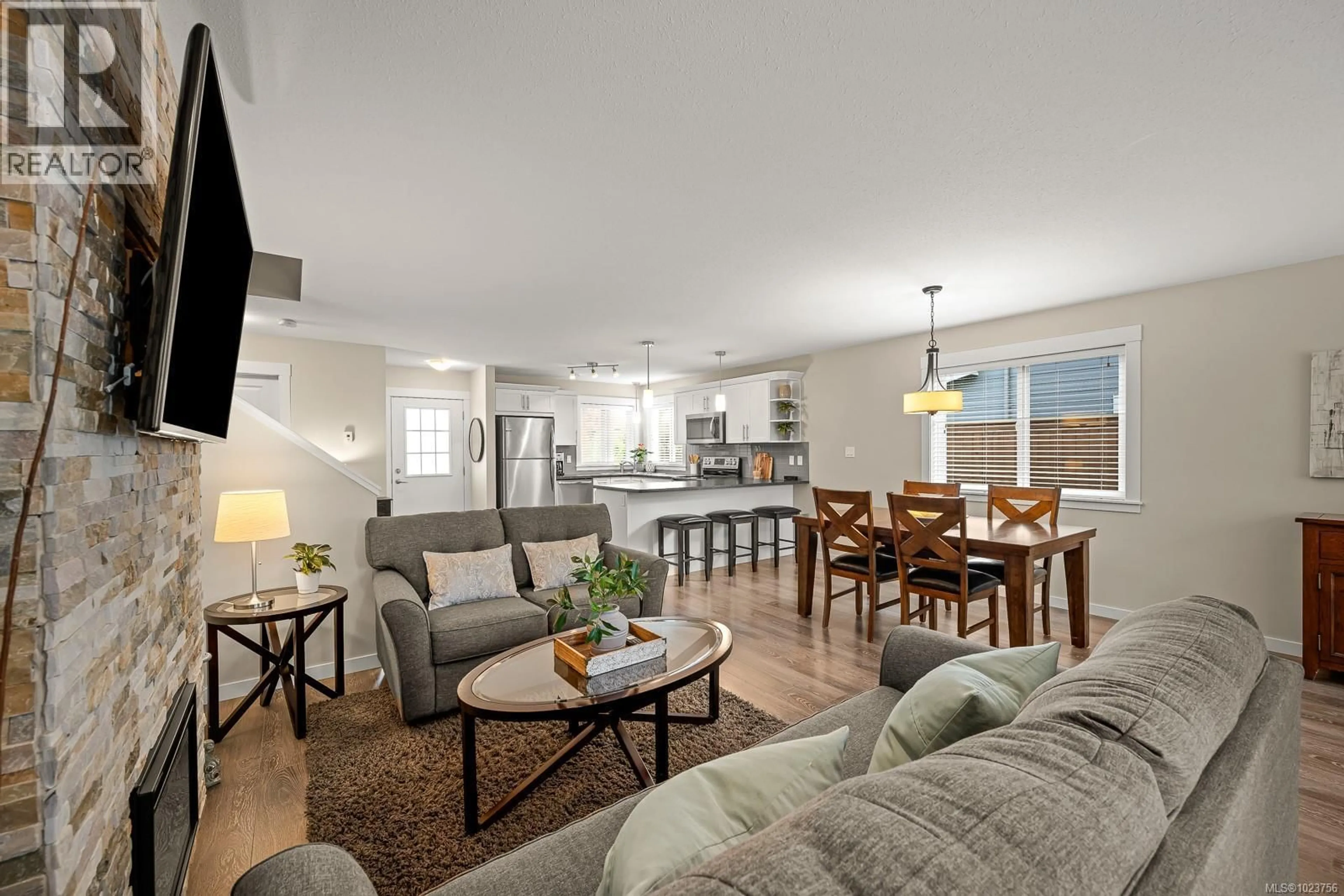 Living room with furniture, unknown for 817 TRACKER PLACE, Comox British Columbia V9M4E8