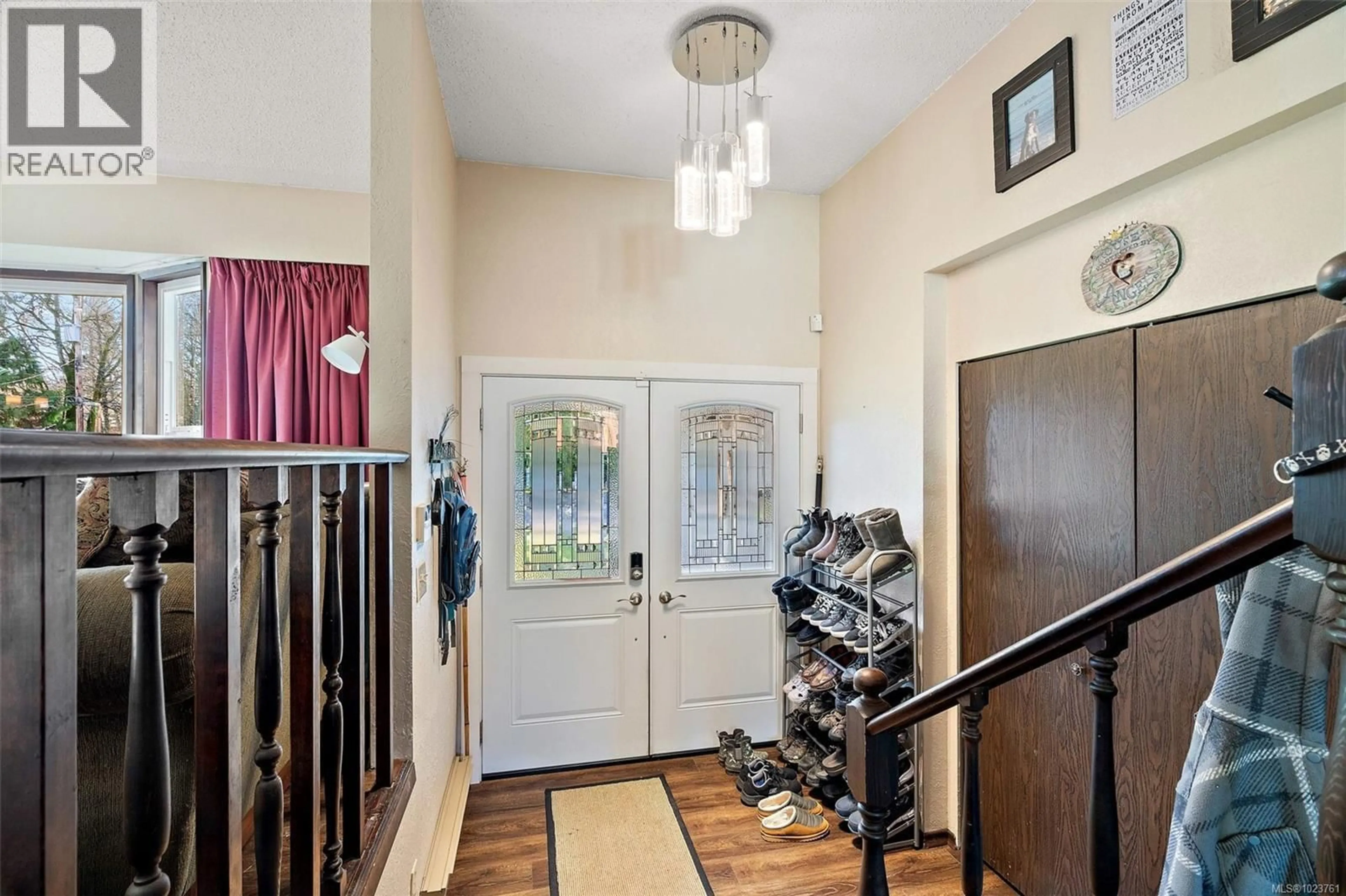 Indoor entryway for 2512 JEANINE DRIVE, Langford British Columbia V9B4X9